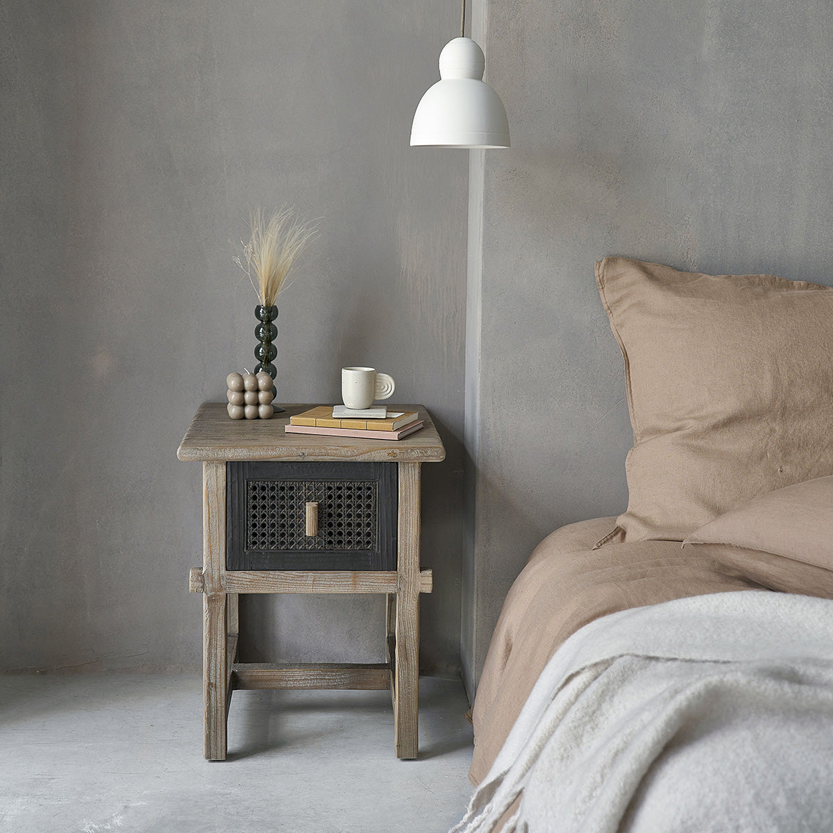 JUNKO - Table de chevet en bois recyclé massif 45 cm