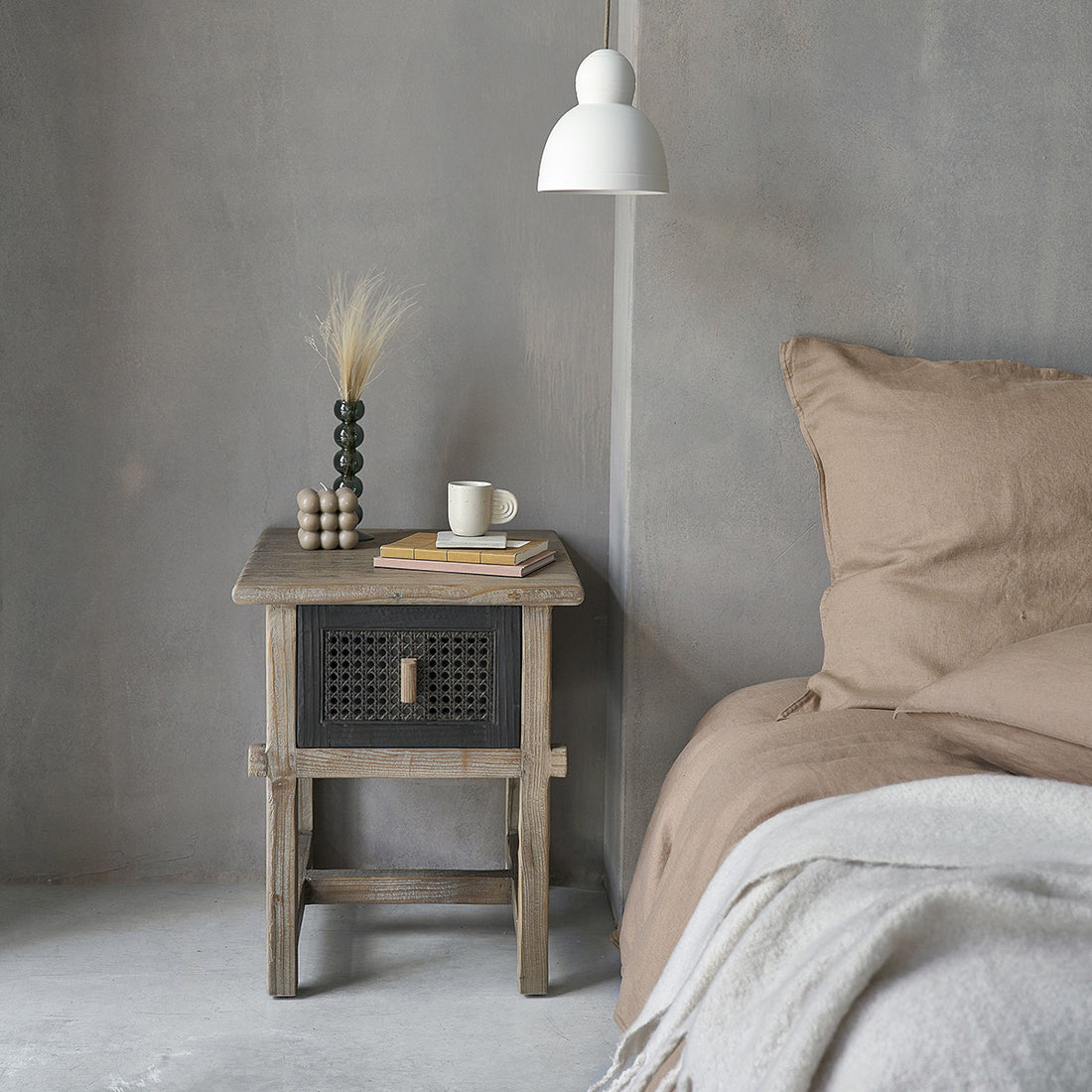 JUNKO - Nachttisch aus massivem recyceltem Holz 45 cm