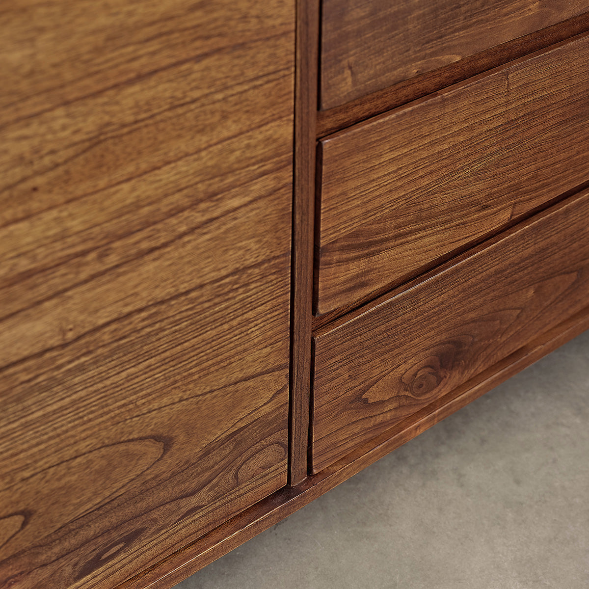 MILO - Buffet en mindi massif finition noyer 180 cm