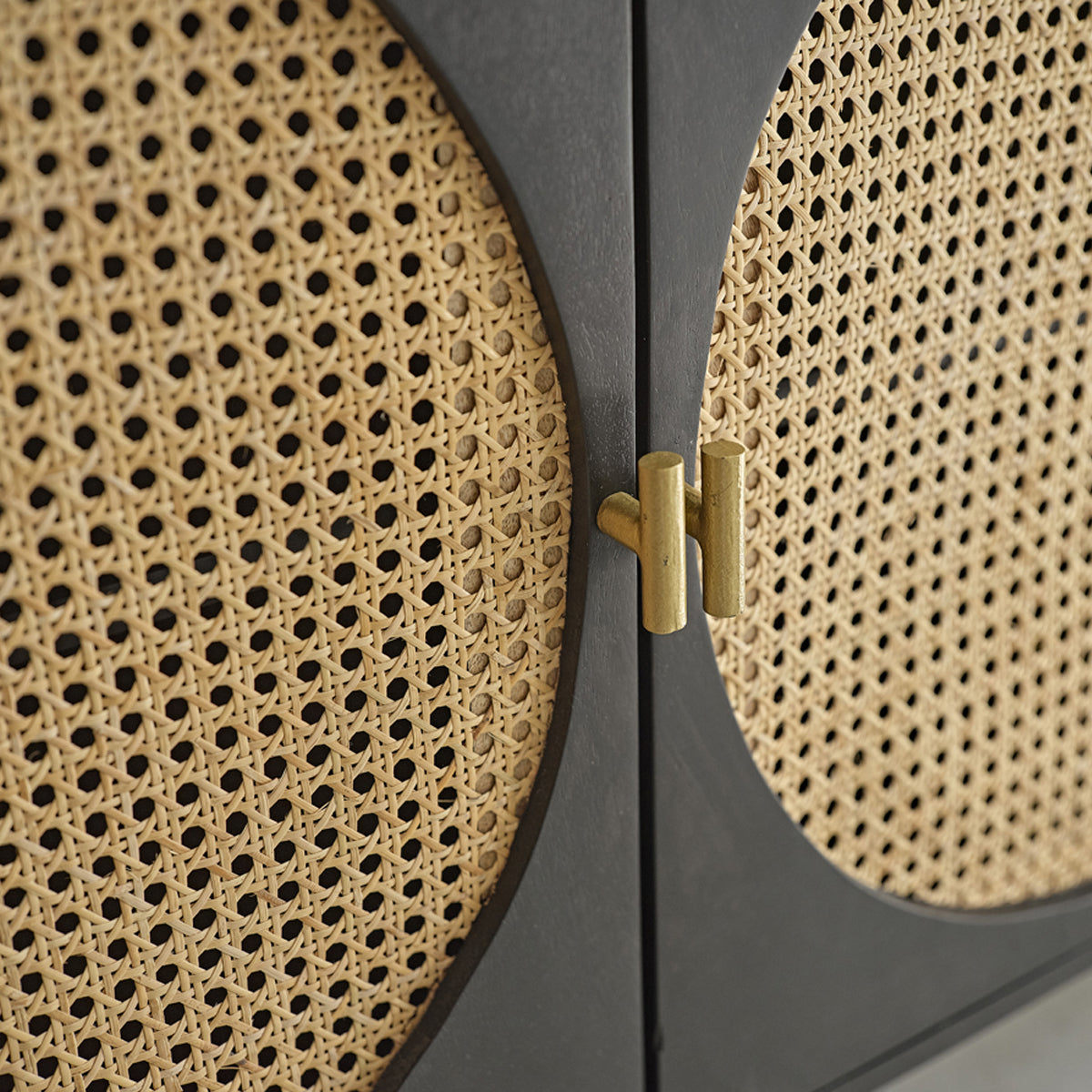 ZULMA - Sideboard aus massivem Mangoholz und mit Rohrgeflecht 160 cm