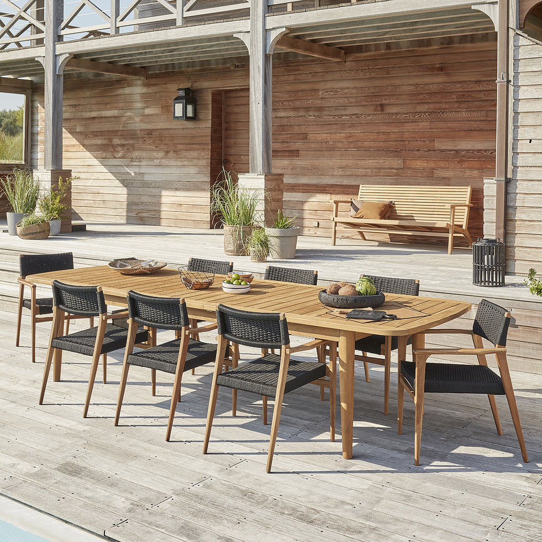 ESTHER - Ausziehbare Gartensalon  massives recyceltes Teakholz schwarz 8/10 Sitz 