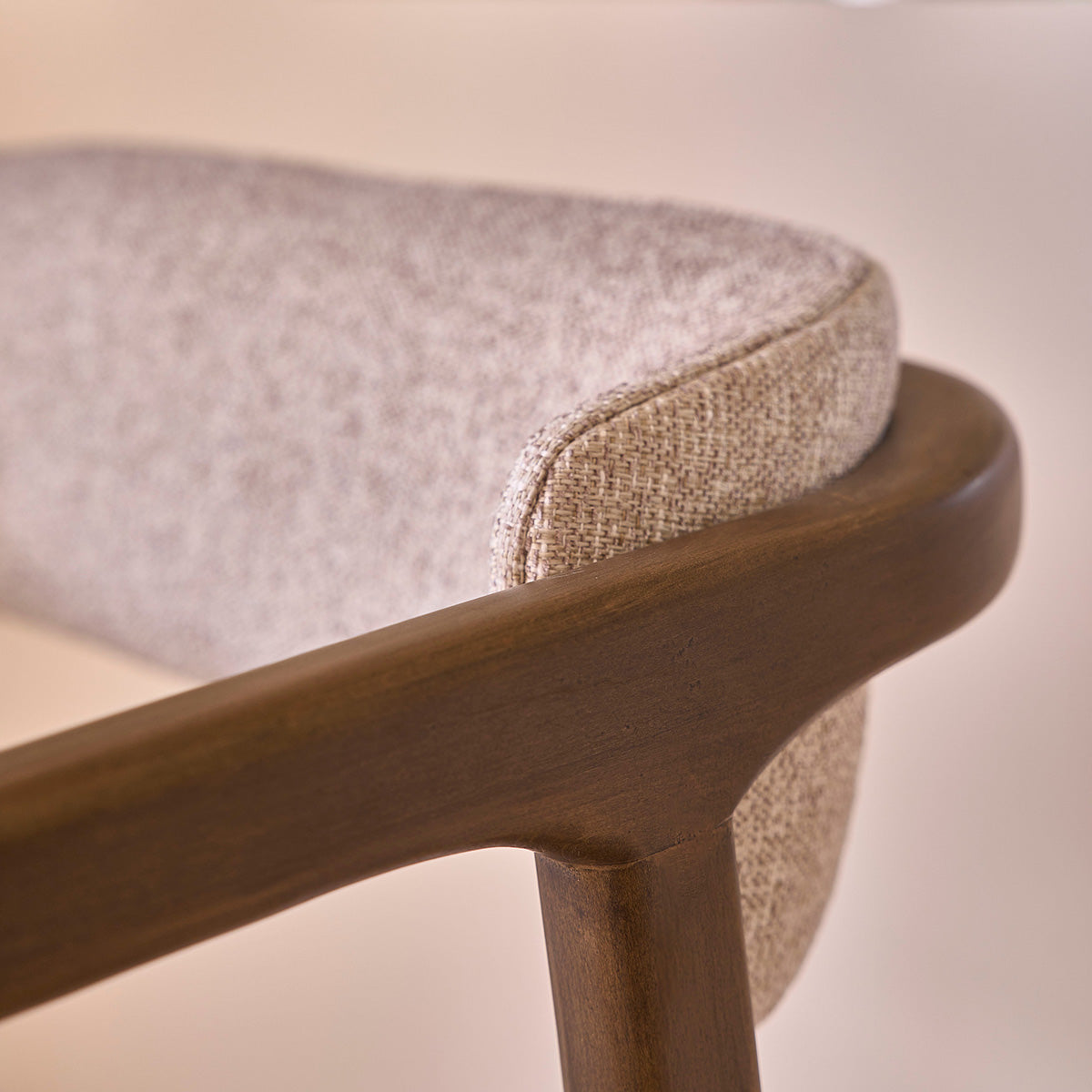 ÉLOI - Chaise en bois massif et tissu texturé beige chiné