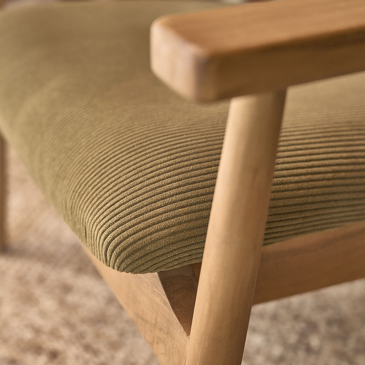 SABI - Sessel aus massivem Teakholz, Rohrgeflecht und khakifarbenem Cordstoff