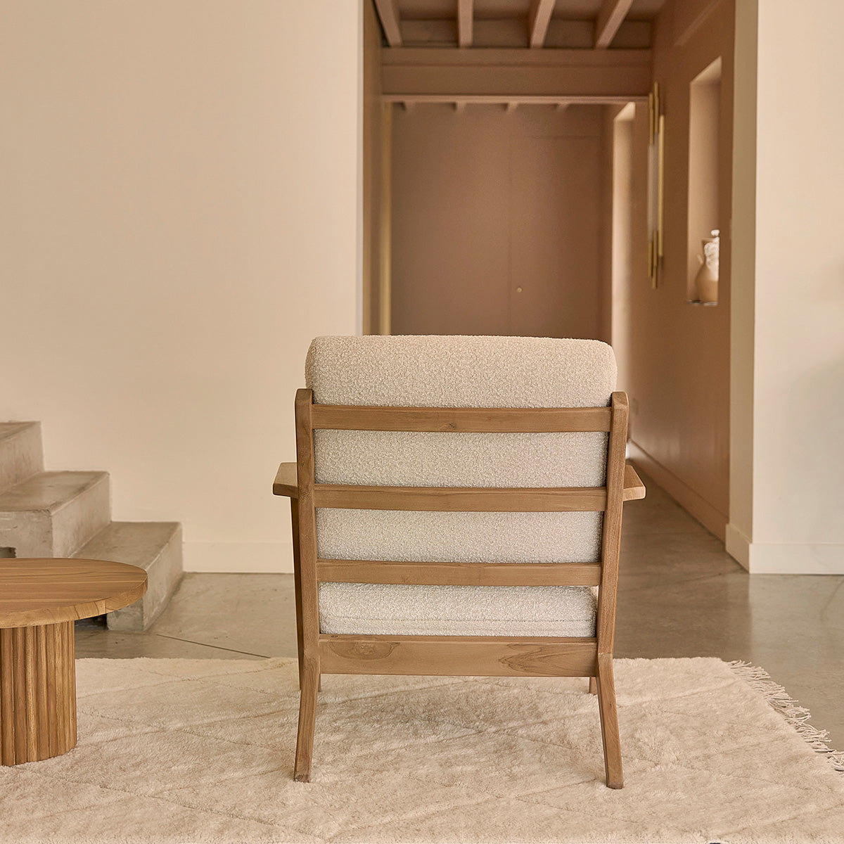 SERENE - Sessel aus massivem Teakholz und Bouclé-Stoff