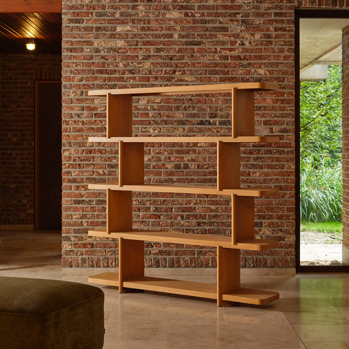 OTTO - Bücherregal aus naturbelassenem Mindi-Holz, 160 cm