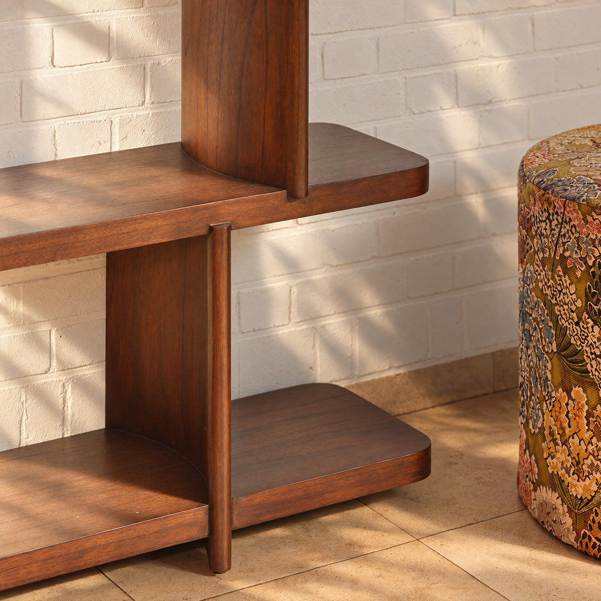 OTTO - Bücherregal aus braunem Mindi-Holz, 160 cm
