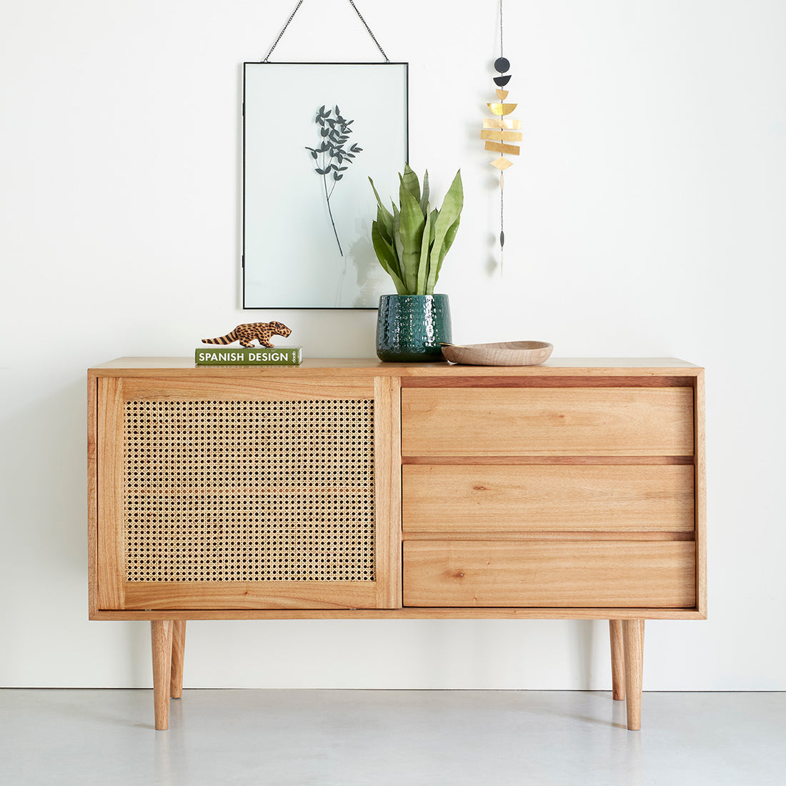 HANA - Buffet aus massivem Mindi und Rohrgeflecht 135 cm