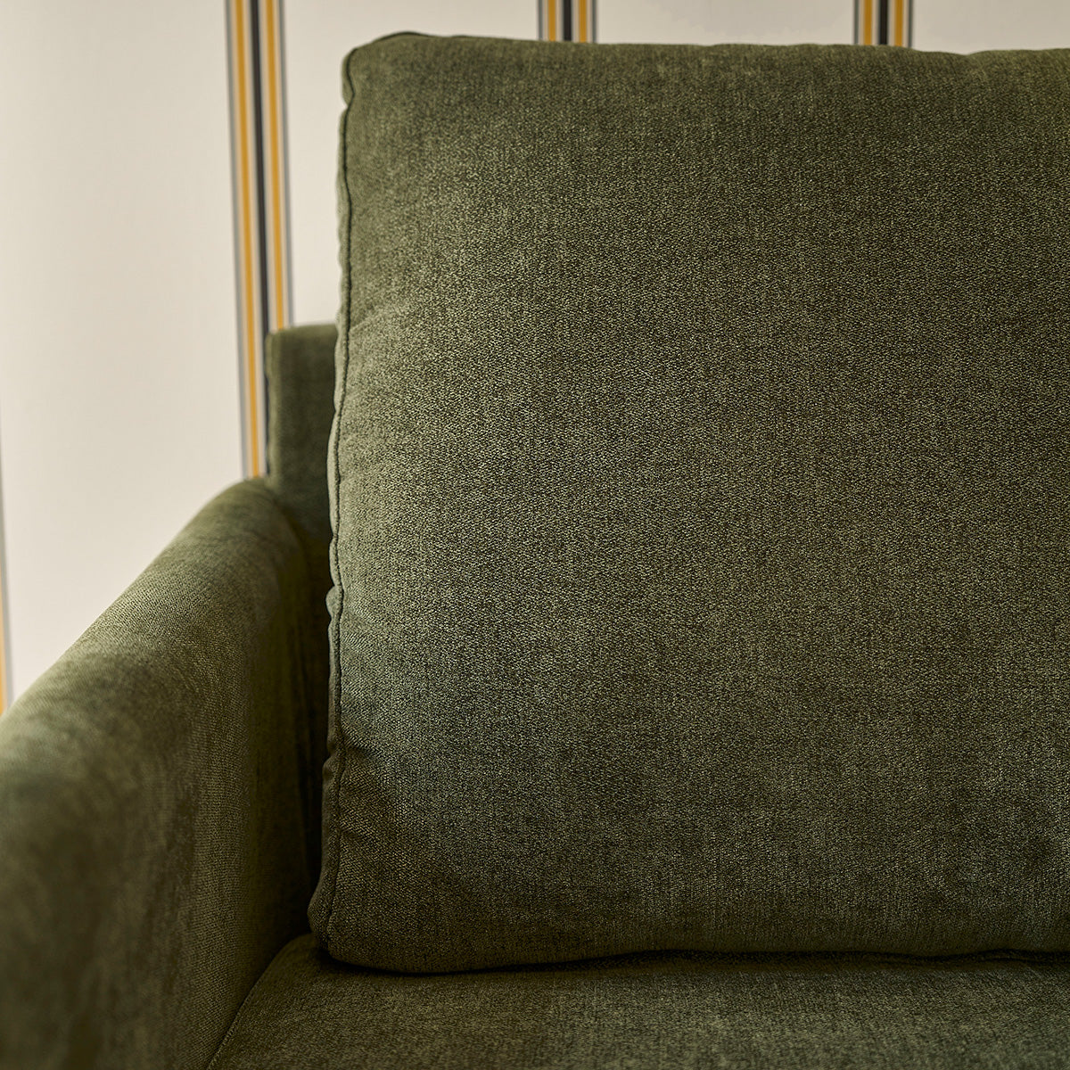 ONDINE - Gerades 3-Sitzer-Sofa aus Massivholz und moosgrünem Samtstoff