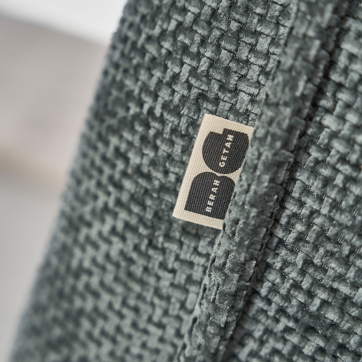 HECTOR - Gerades 3-Sitzer-Sofa aus grün-grauem strukturiertem Samt