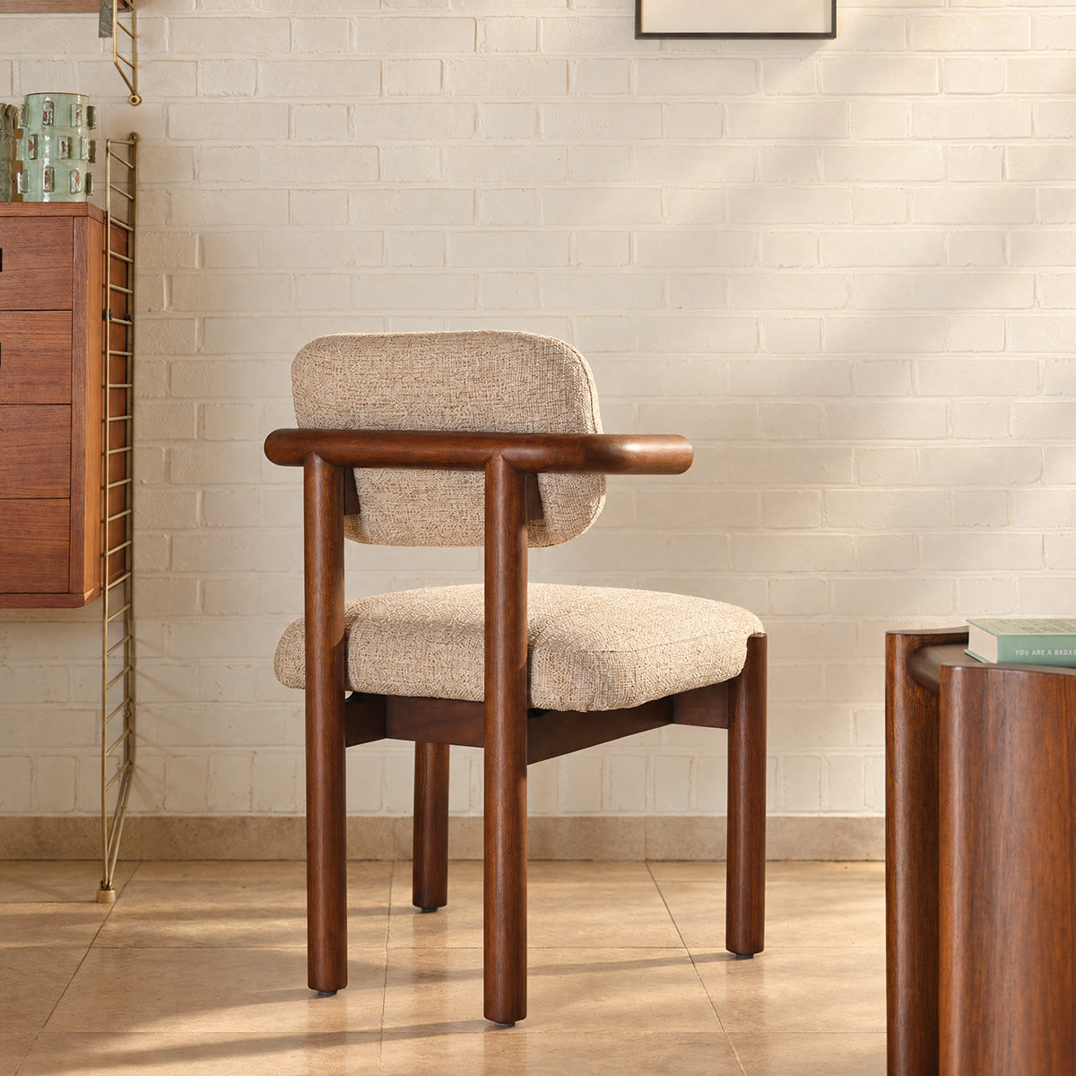 NEO - Stuhl aus massivem Mindi-Holz und beige meliertem, strukturiertem Stoff