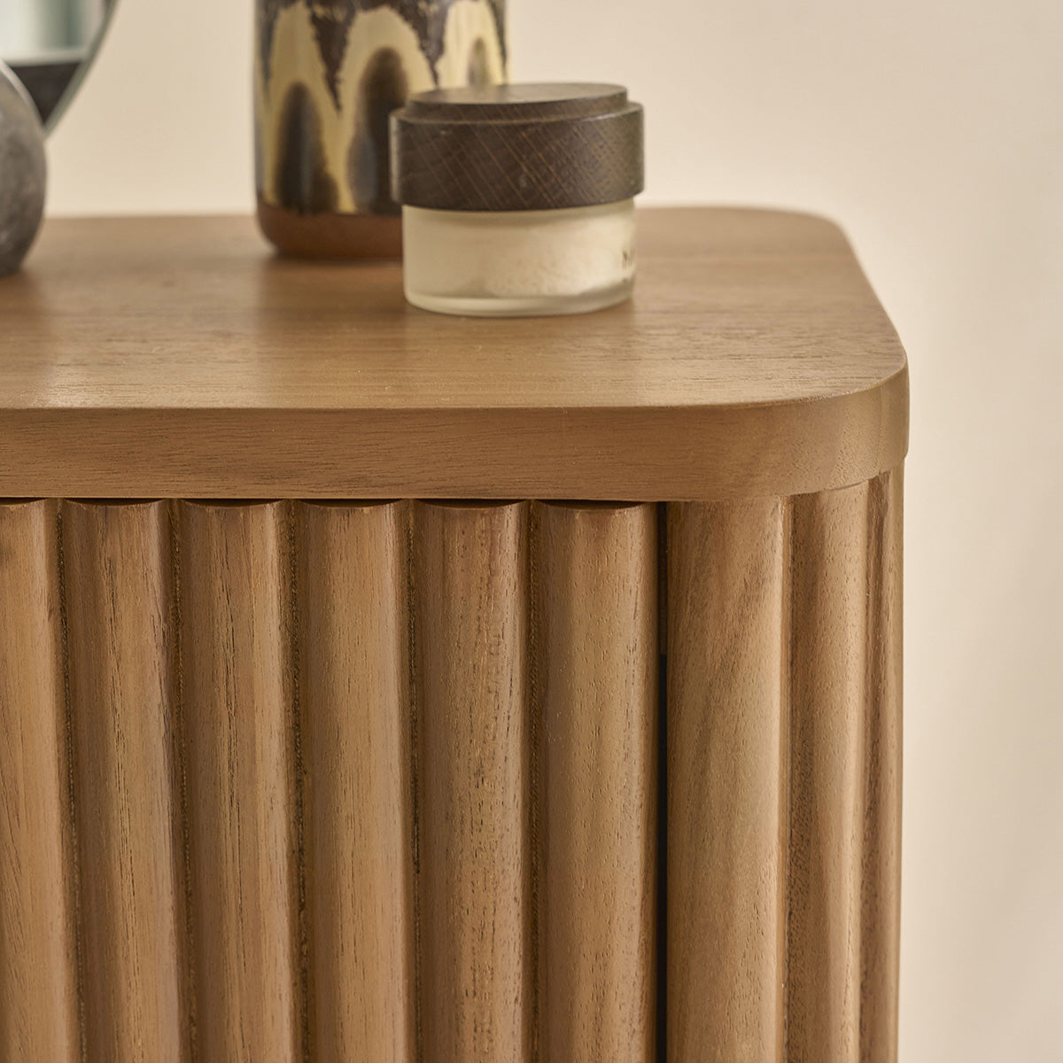 COLINE - Badezimmerschrank mit Füßen aus massivem Teakholz, 120 cm