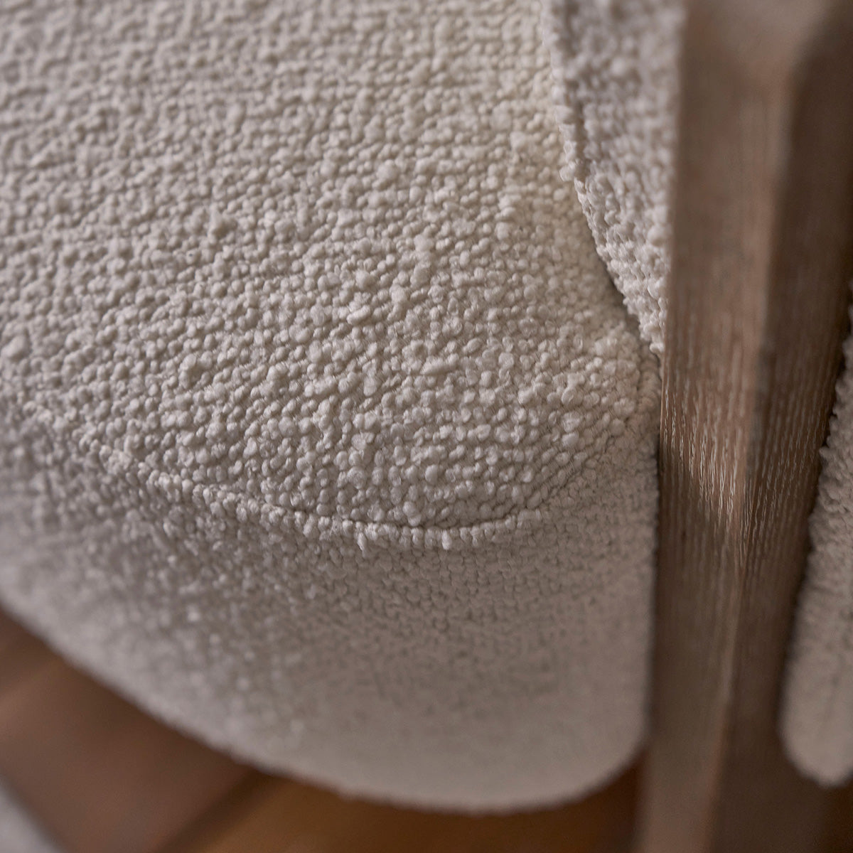 MALO - Sessel aus Eichenholz und naturfarbenem Bouclé-Stoff