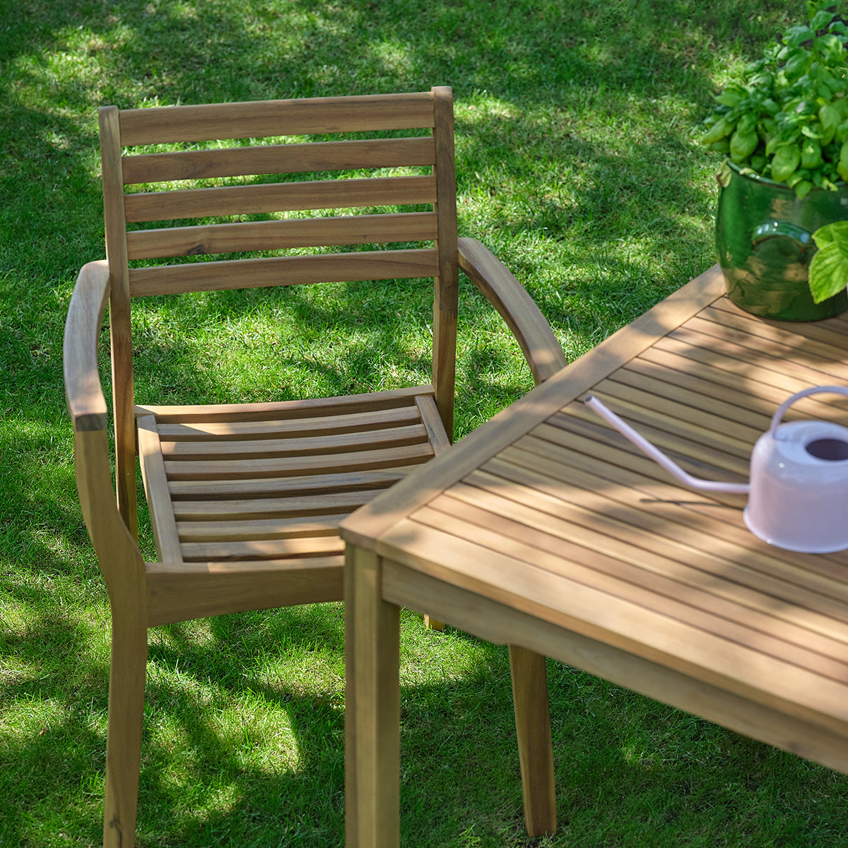 MILOS - Gartensessel aus geöltem massivem Akazienholz (4er-Set)