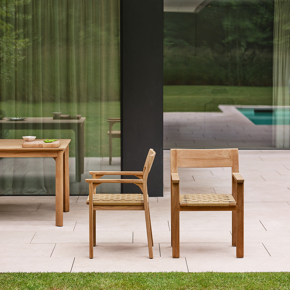 PIANA - Gartensessel aus massivem Teakholz und Rattan (2er-Set)