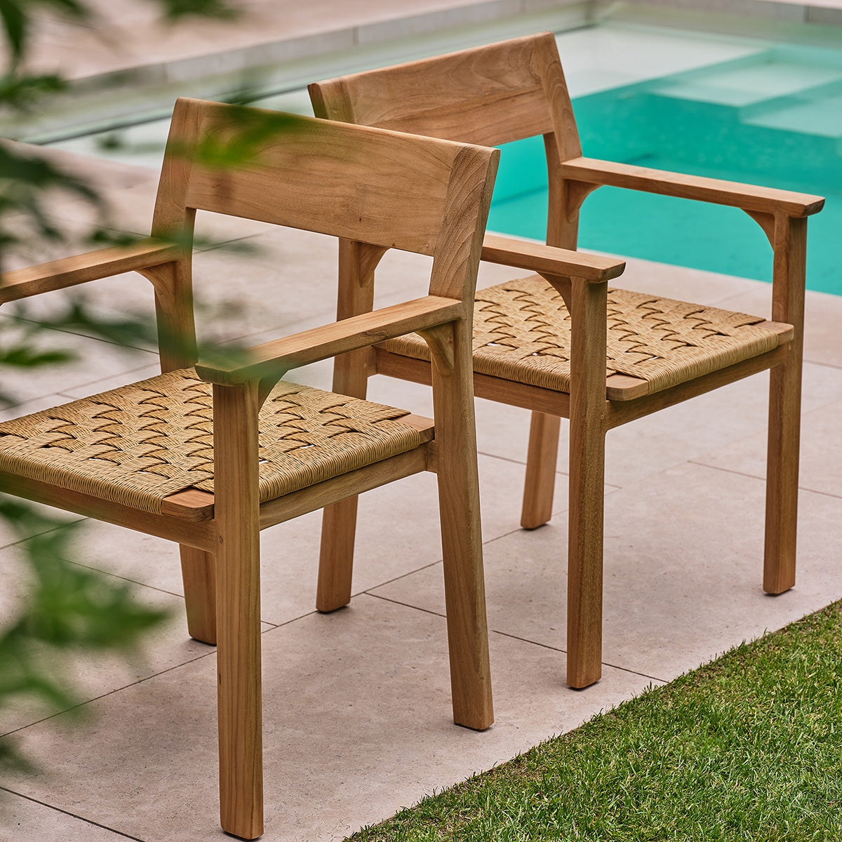 FDJ0018-fauteuil_de_jardin_en_teck_massif_et_rotin_lot_de_2-04.jpg