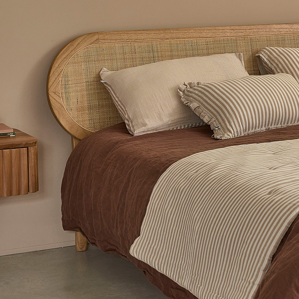 NINA - Bett aus Mindi-Holz und Rohrgeflecht, 160 cm, mit Lattenrost