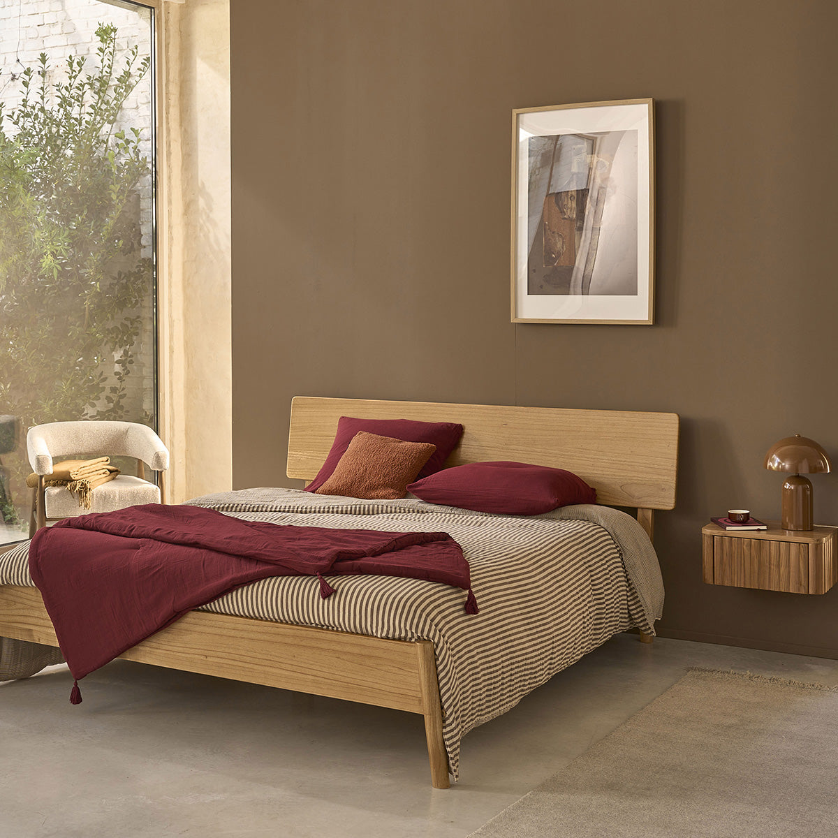 MAIA - Holzbett aus Mindi-Holz mit Walnuss-Finish, 160 cm, mit Lattenrost