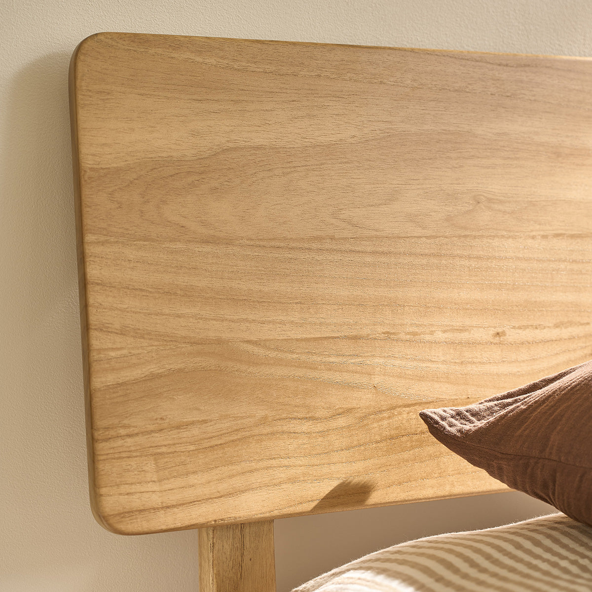 MAIA - Bett aus Mindi-Holz, 180 cm, mit Lattenrost