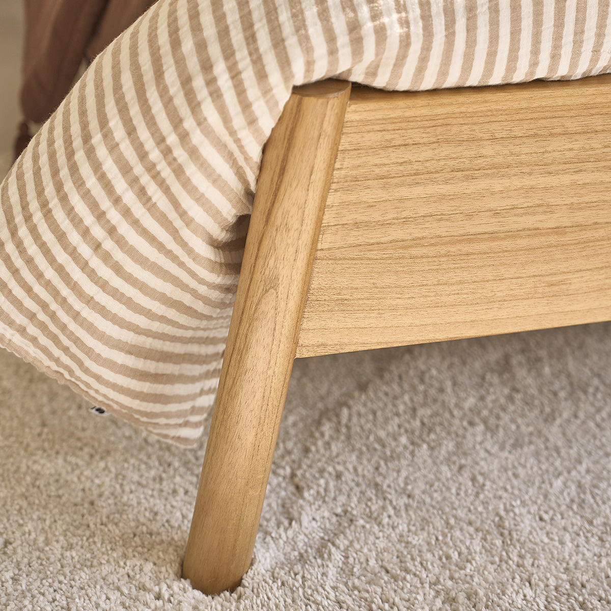 MAIA - Bett aus Mindi-Holz, 180 cm, mit Lattenrost