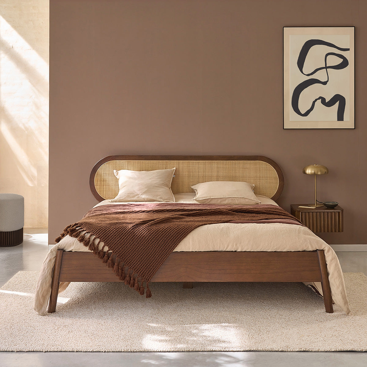 LIT0006-lit_en_bois_de_mindi_et_cannage_finition_noyer_180_cm_avec_sommier-01.jpg
