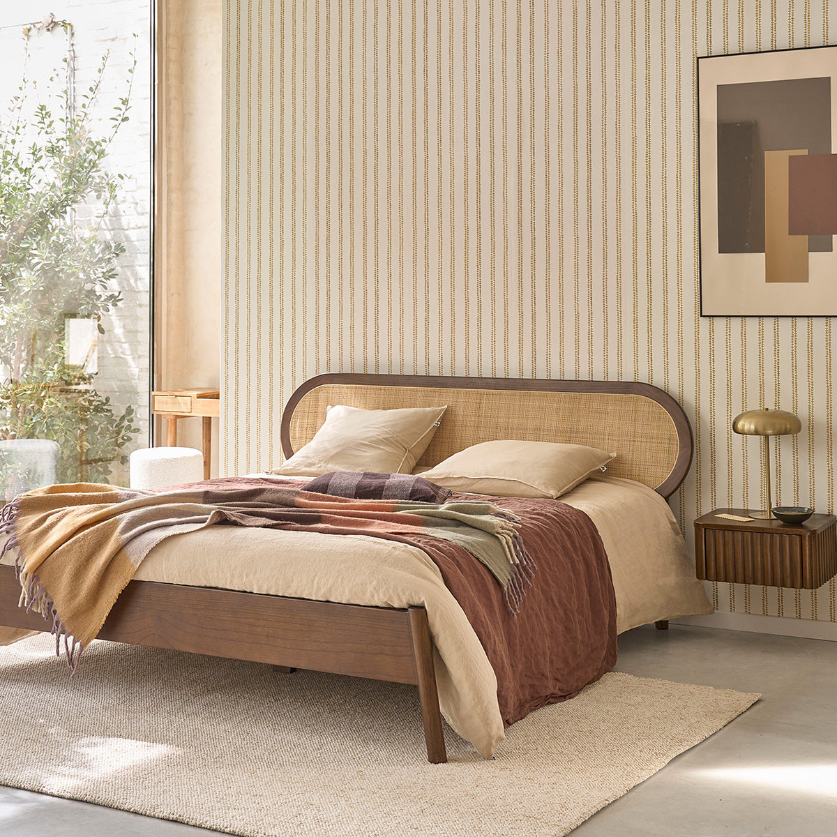 LILA - Bett aus Mindi-Holz mit Rattanverflechtung, in Nussbaumoptik, 180 cm, inklusive Lattenrost