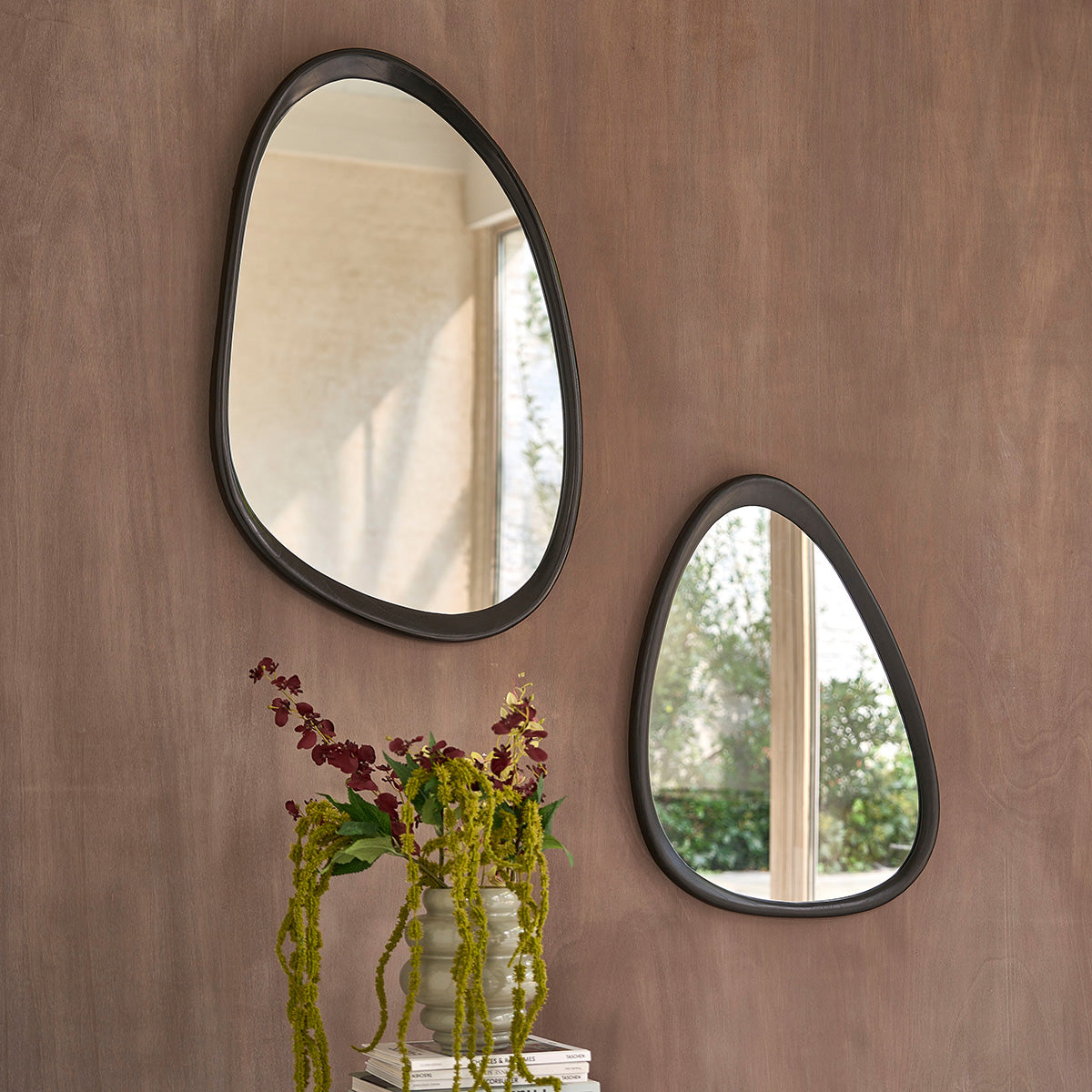 THELMA - Organischer Spiegel aus schwarzem Mindi-Holz, 90 x 60 cm