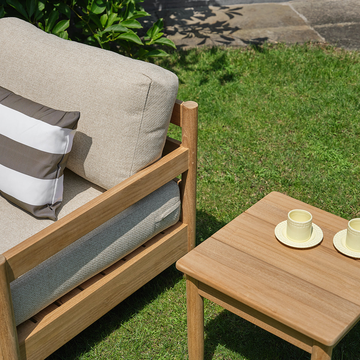 SBJ0004-salon_de_jardin_bas_en_teck_massif_avec_coussins_beige_chine_2_pers-08.jpg
