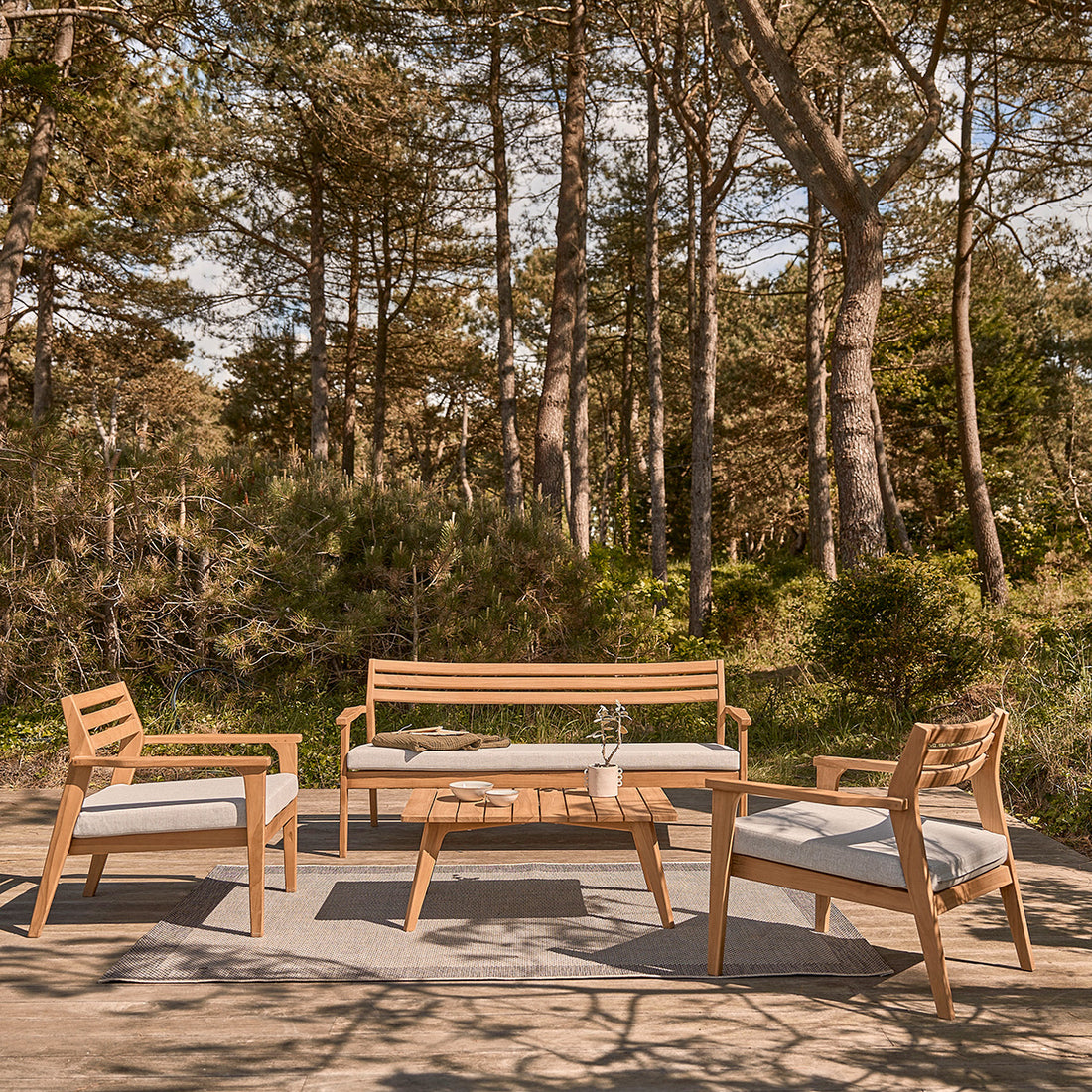 BARI - Gartenmöbelset aus massivem Teakholz 