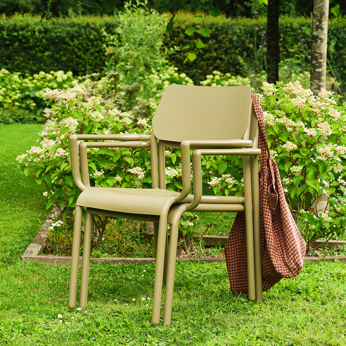 SARO - Ausziehbare Gartenmöbel aus Aluminium in Hellkhaki für 6–10 Personen