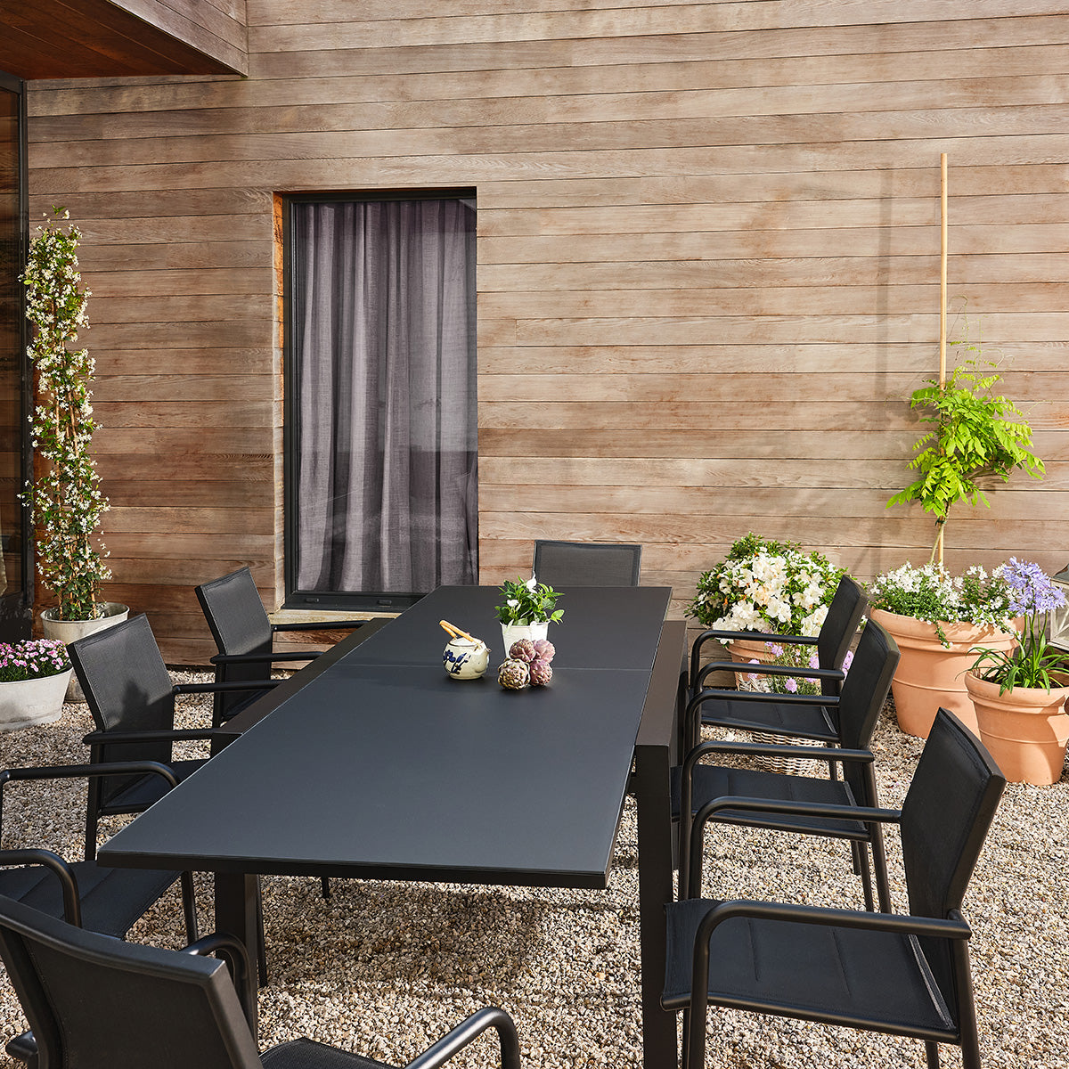 BASALT - Gartenmöbel aus Aluminium und schwarzem, ausziehbarem Textilene für 6–10 Personen