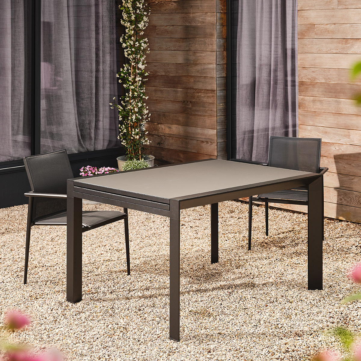BASALT - Gartenmöbel aus Aluminium und schwarzem, ausziehbarem Textilene für 6–10 Personen
