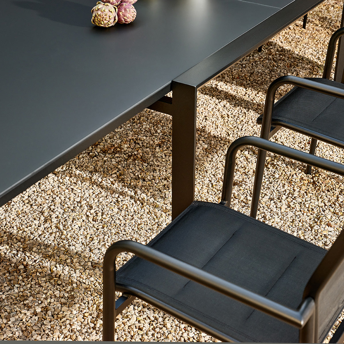 BASALT - Gartenmöbel aus Aluminium und schwarzem, ausziehbarem Textilene für 6–10 Personen