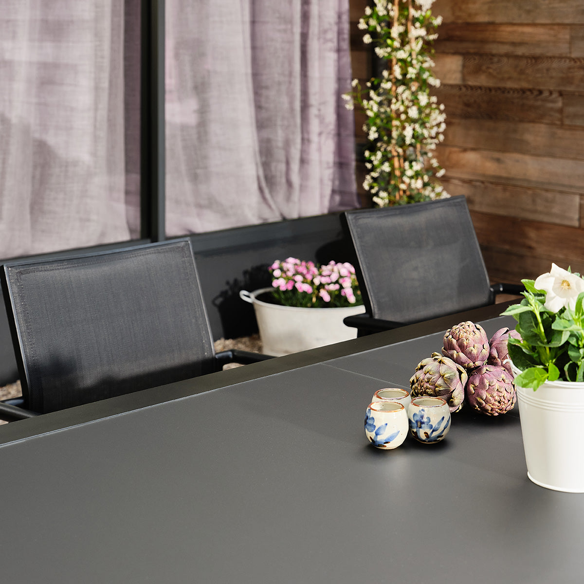 BASALT - Gartenmöbel aus Aluminium und schwarzem, ausziehbarem Textilene für 6–10 Personen