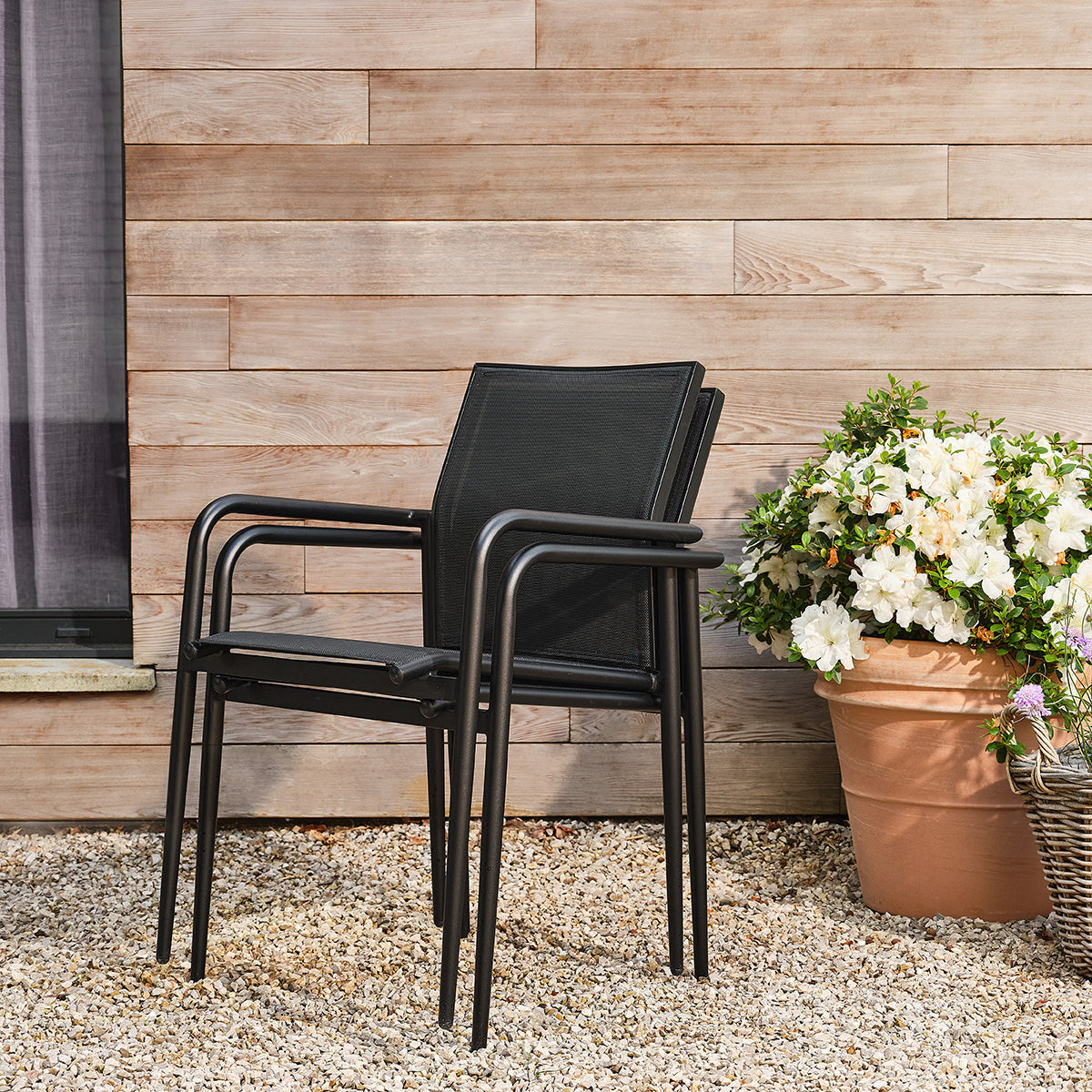 BASALT - Gartenmöbel aus Aluminium und schwarzem, ausziehbarem Textilene für 6–10 Personen