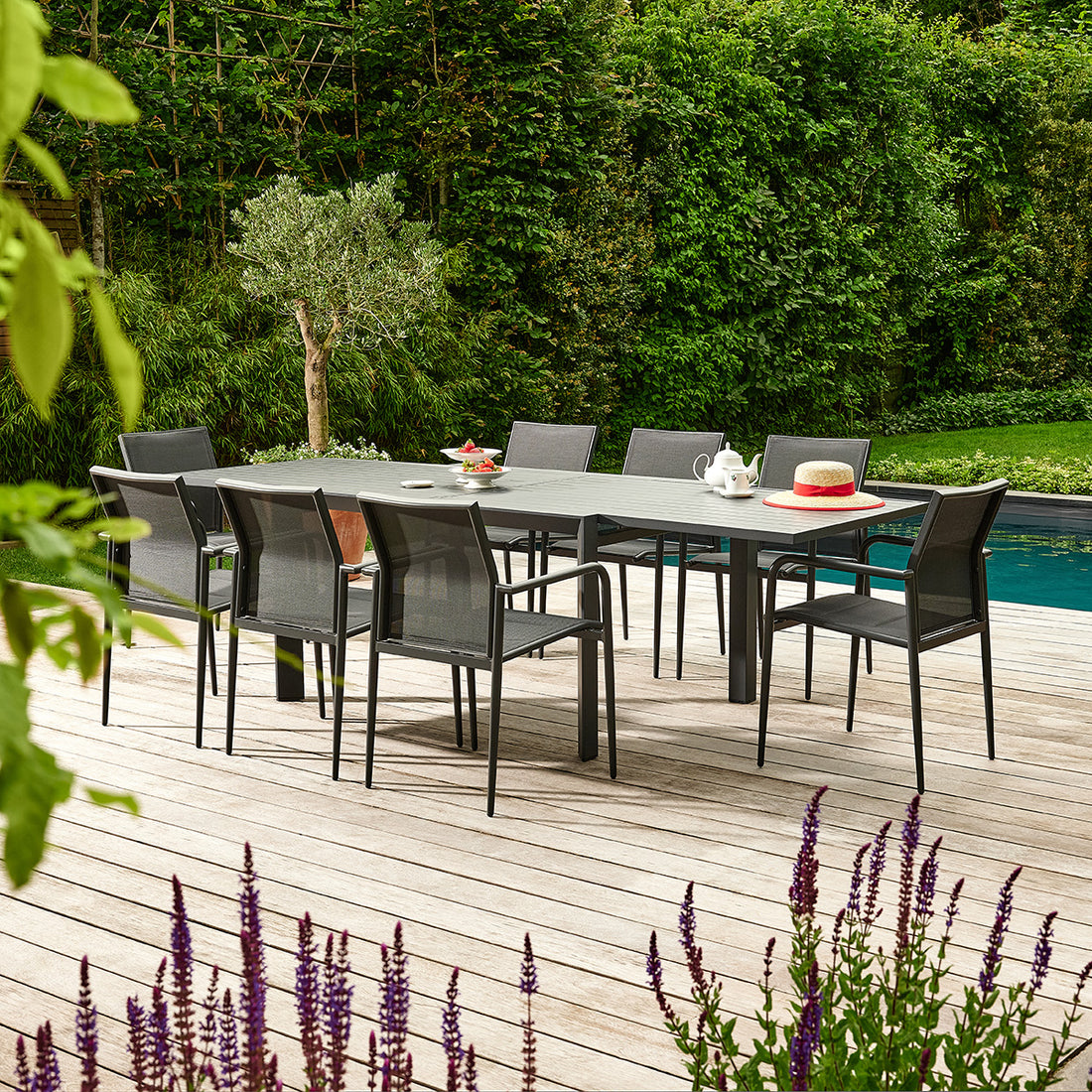 BASALT - Gartenmöbel aus Aluminium und grauem, dehnbarem Textilene für 6–10 Personen