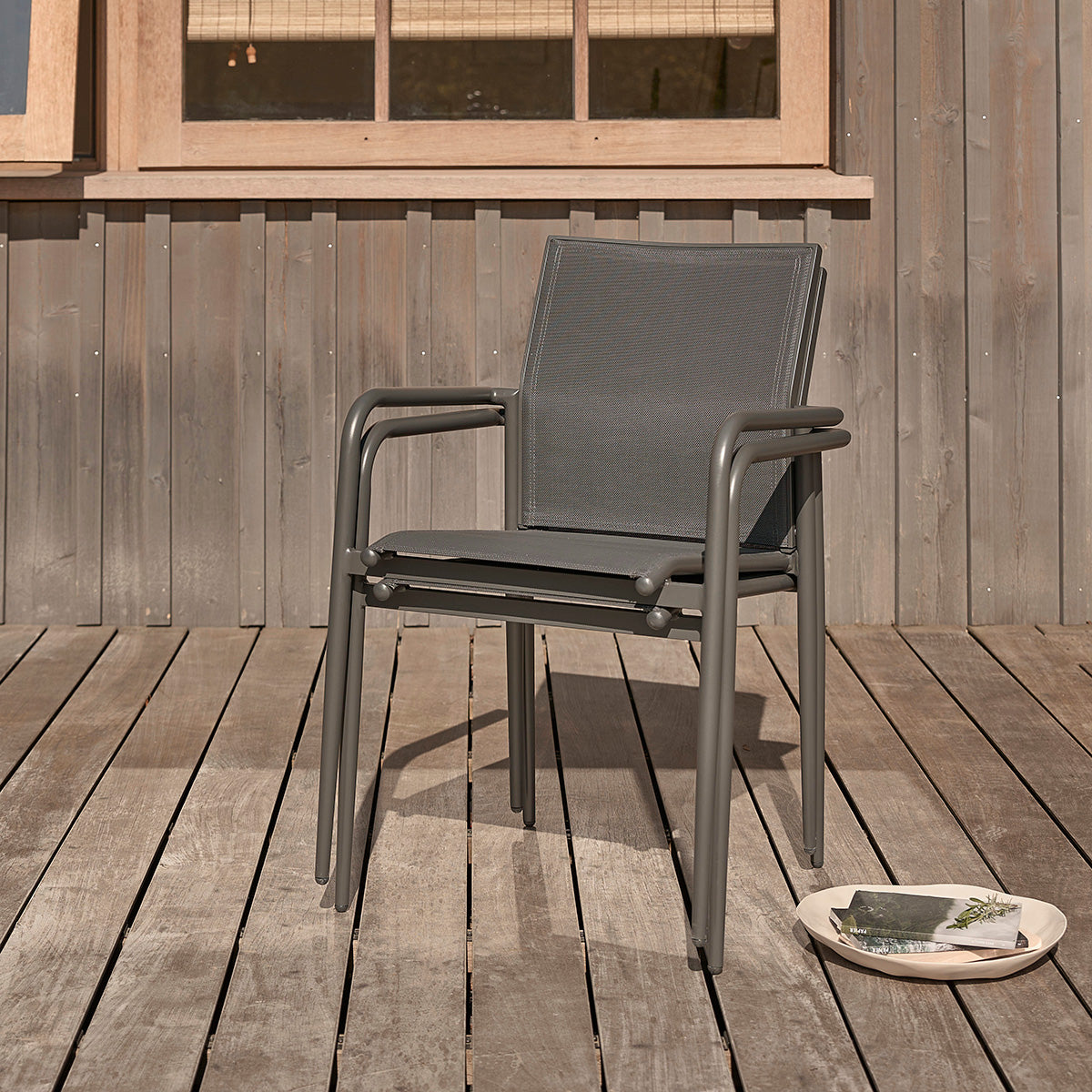 BASALT - Gartenmöbel aus Aluminium und grauem, dehnbarem Textilene für 6–10 Personen