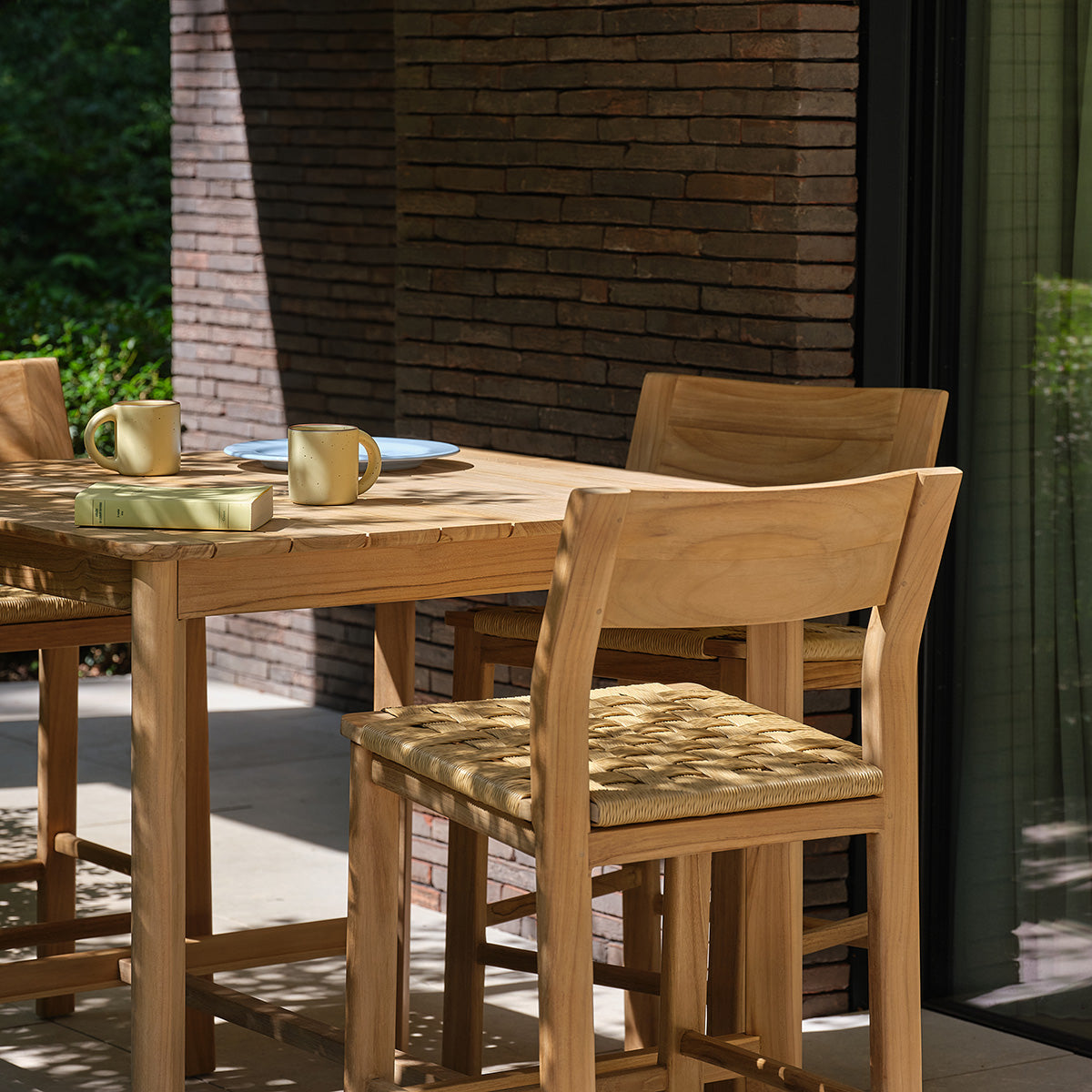 PIANA - Garten-Bar-Set aus massivem Teakholz und Rattan für 4 Personen.