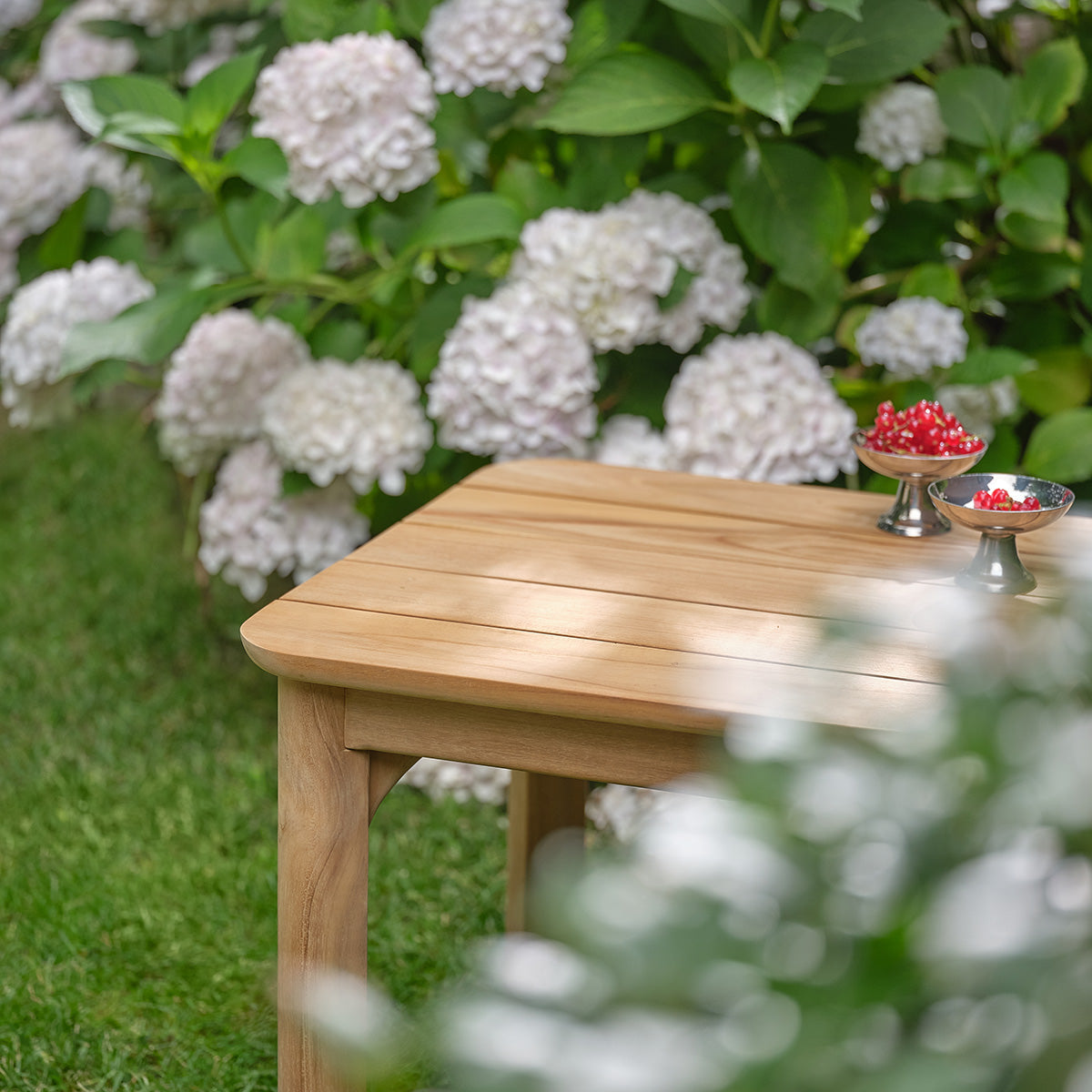 PIANA - Beistelltisch für den Garten aus massivem Premium-Teakholz