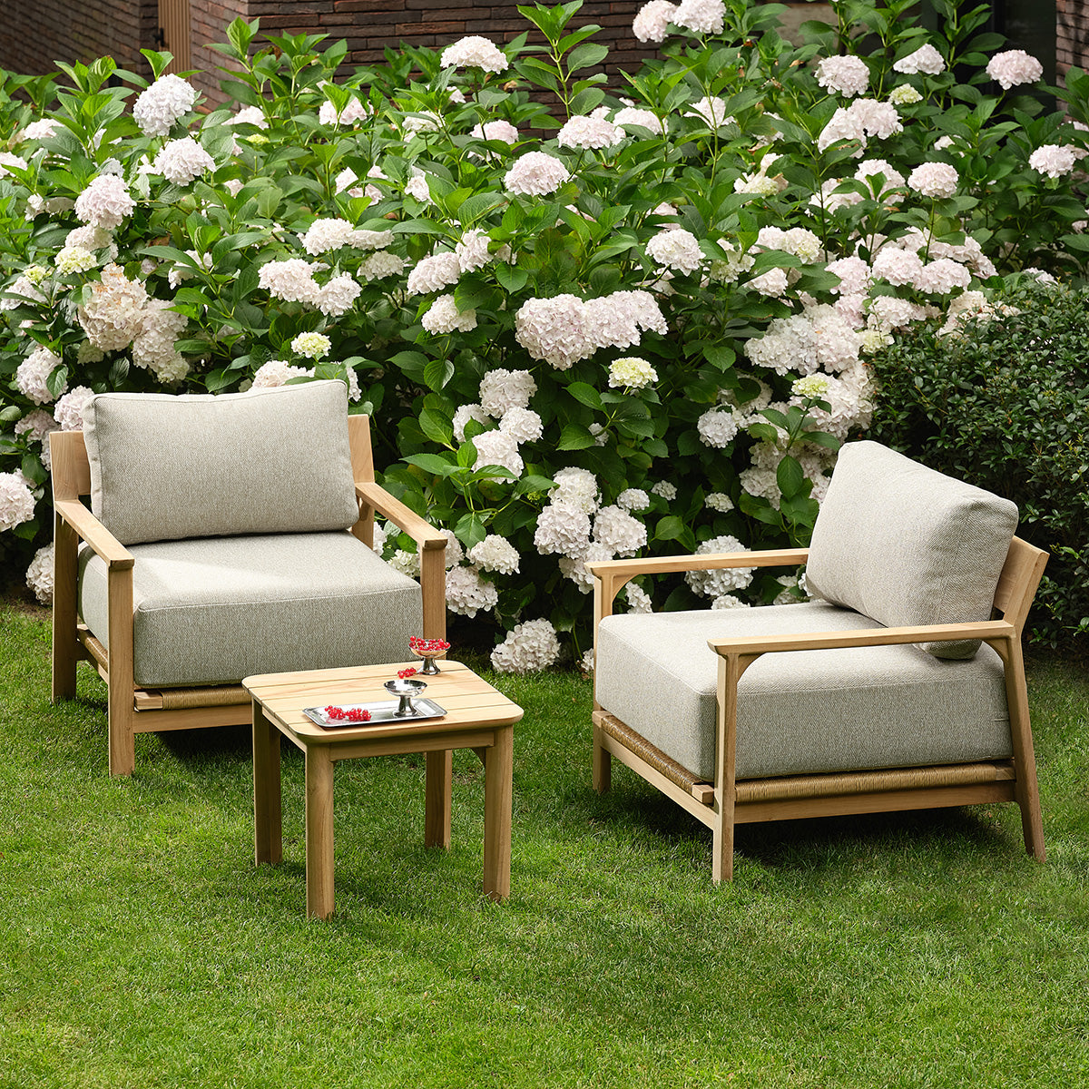 PIANA - Beistelltisch für den Garten aus massivem Premium-Teakholz