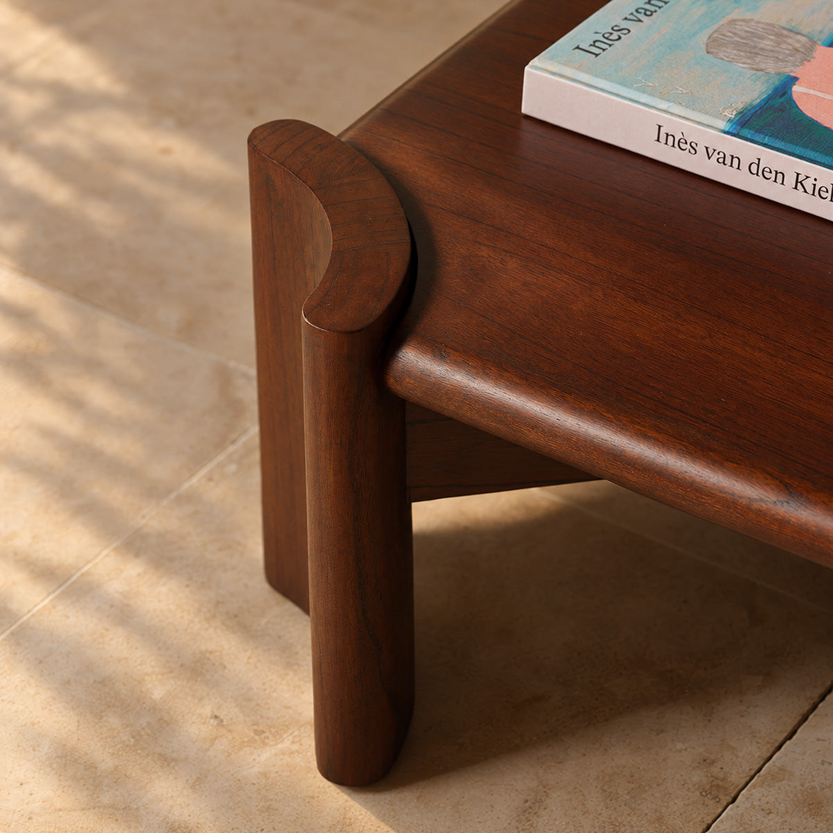 ALVAR - Couchtisch aus Mindi, 120 cm