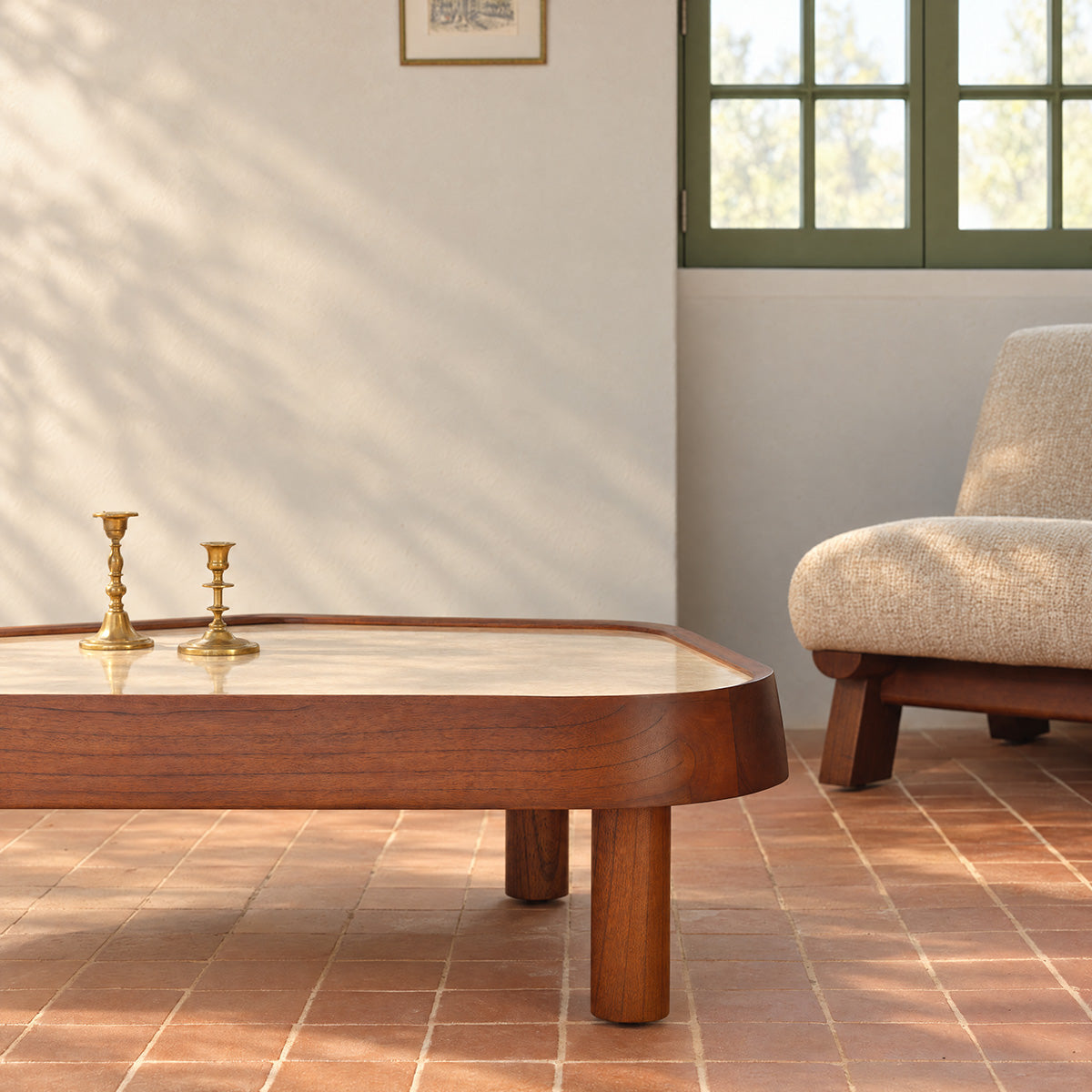 SIMONE - Couchtisch aus massivem Mindi-Holz und Marmor