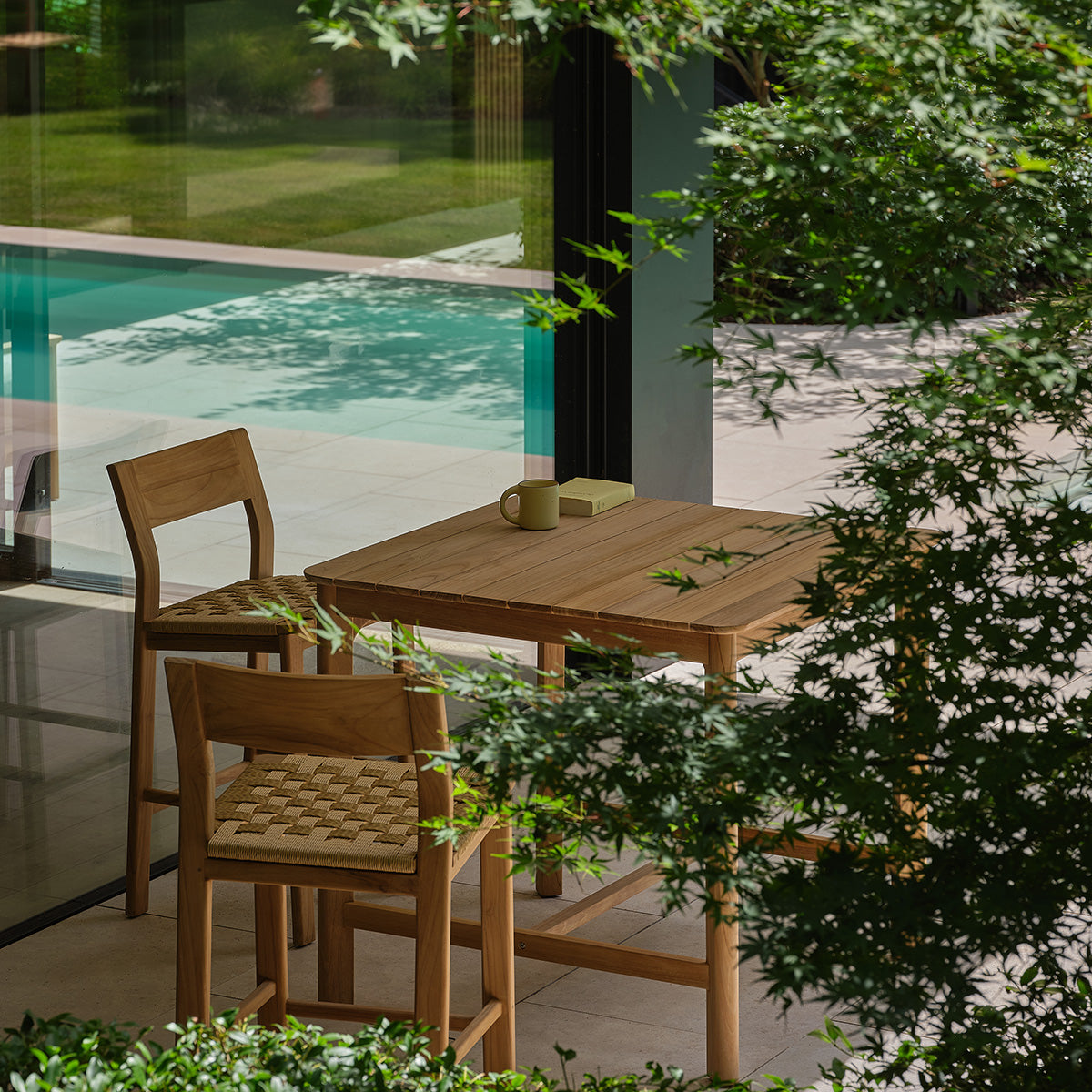 PIANA - Hoher Gartentisch aus massivem Teakholz für 4 Personen