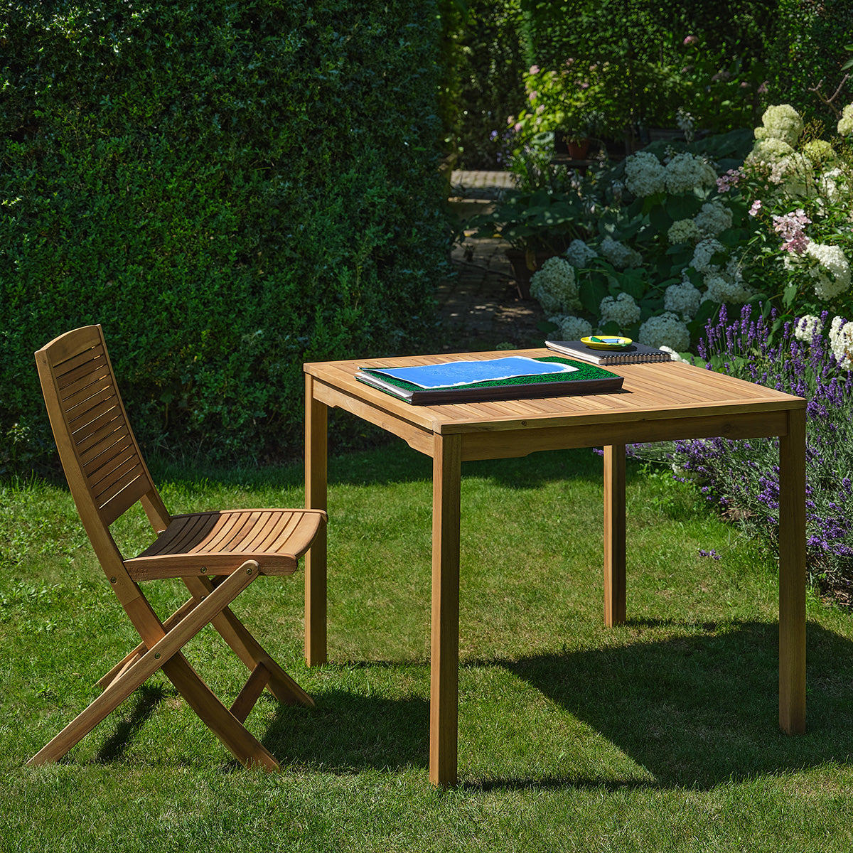 MILOS - Gartentisch aus massivem, geöltem Akazienholz, 90 cm