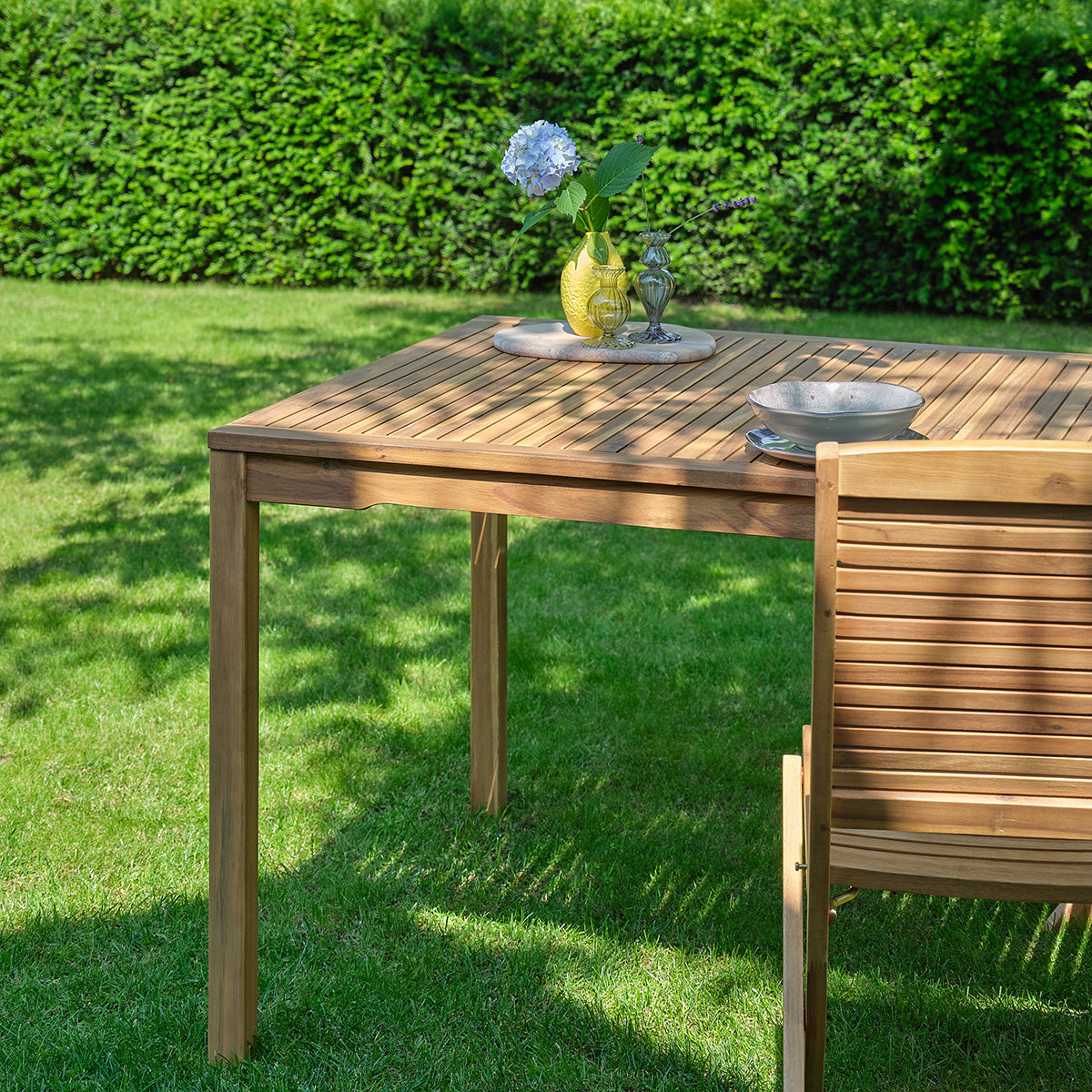 MILOS - Gartentisch aus massivem, geöltem Akazienholz, 150 cm