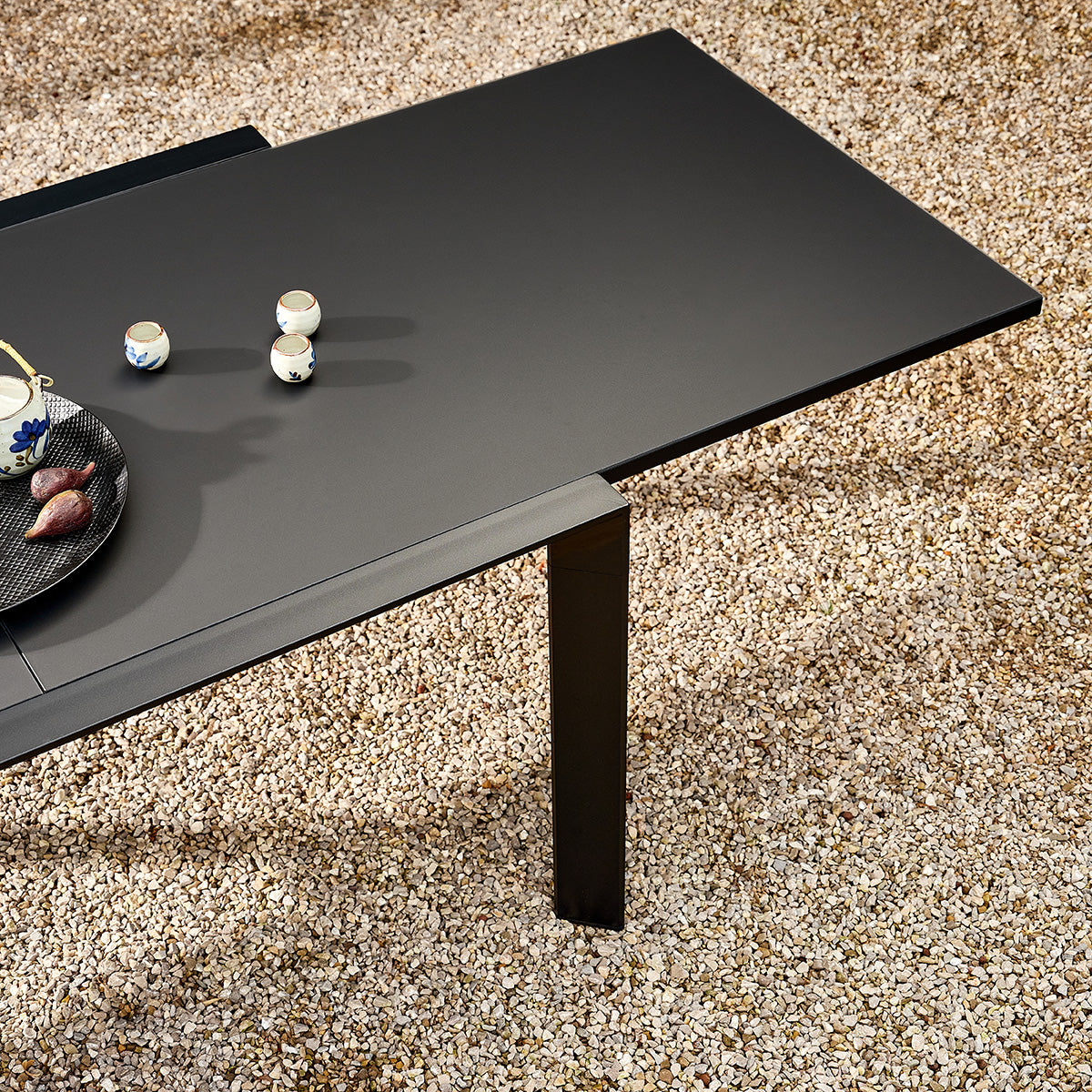 BASALT - Ausziehbarer Gartentisch aus Aluminium und Glas, schwarz, für 6–10 Personen
