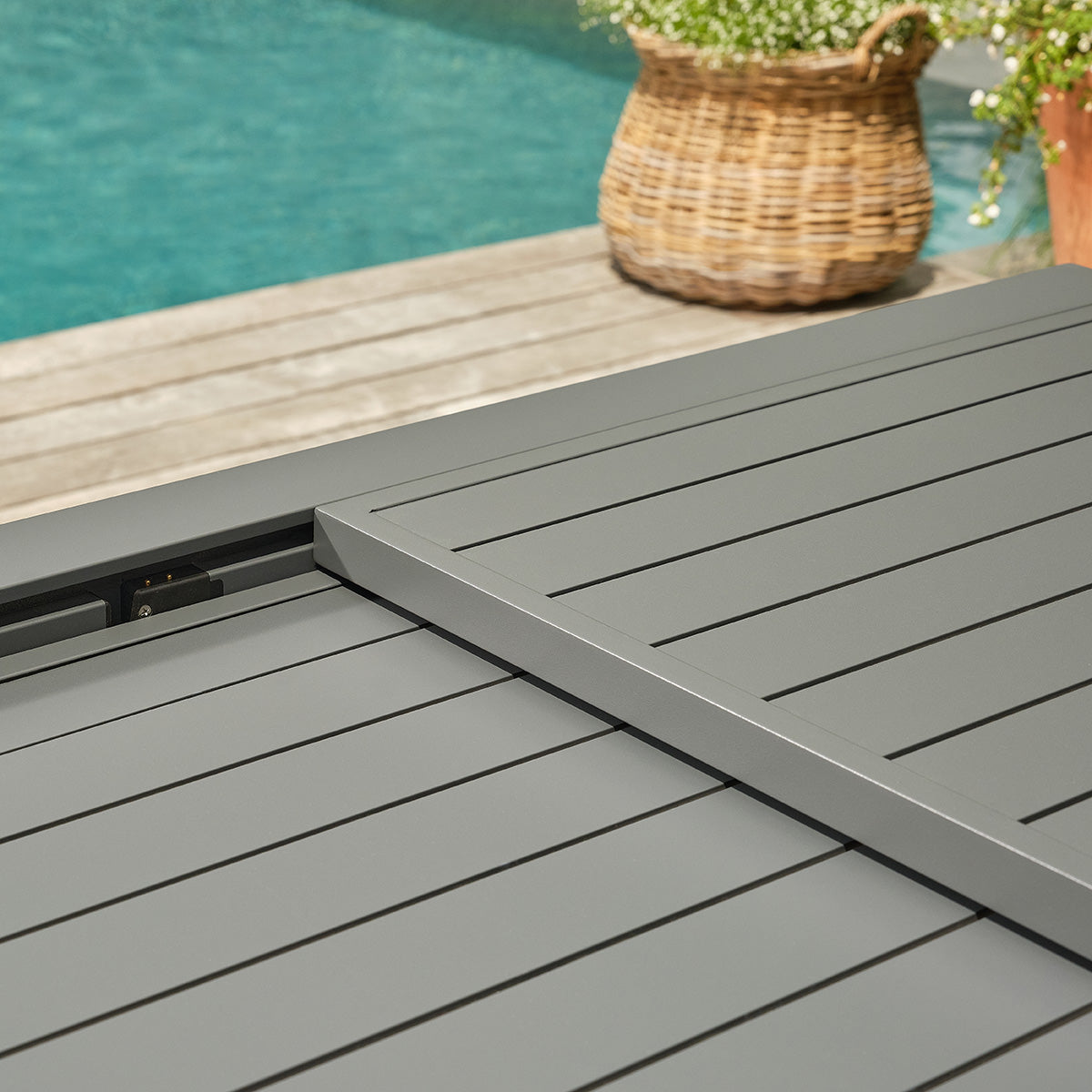 BASALT - Ausziehbarer Gartentisch aus Aluminium, grau, für 6–10 Personen