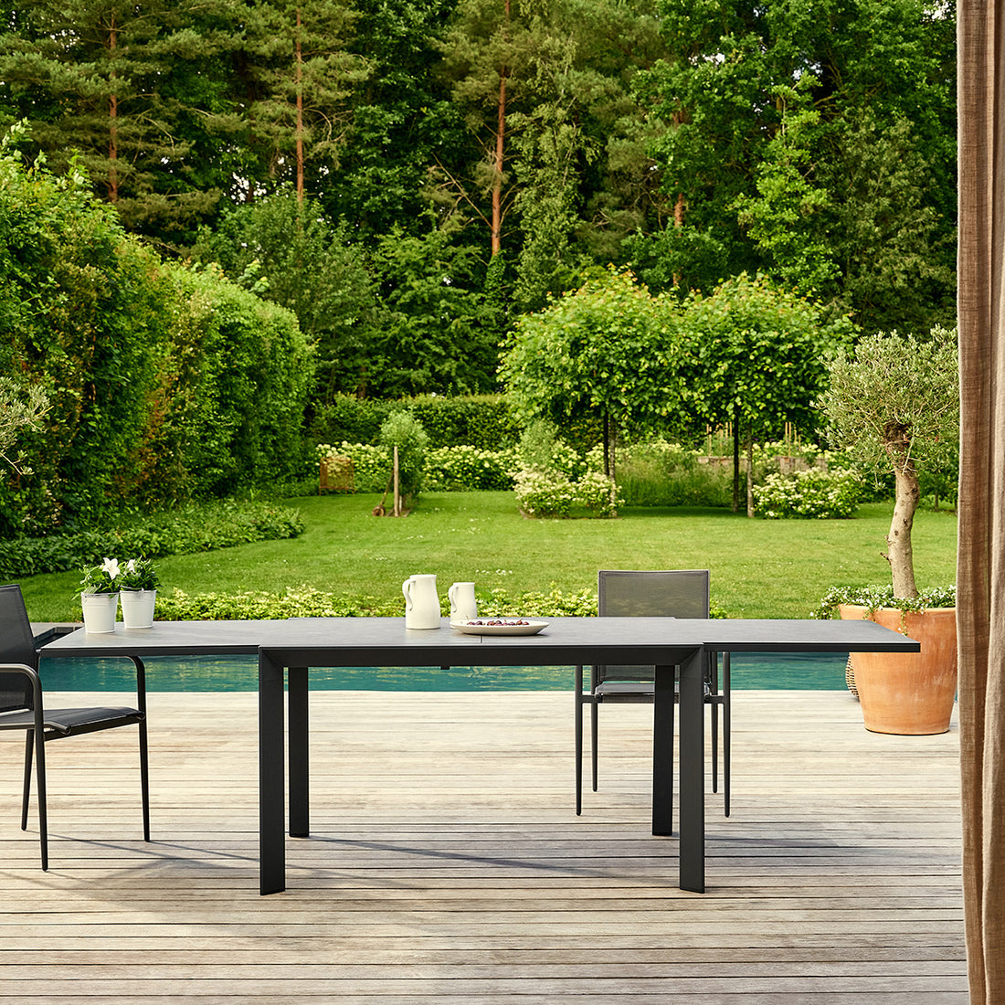 BASALT - Ausziehbarer Gartentisch aus Aluminium und Glas, grau, für 6–10 Personen