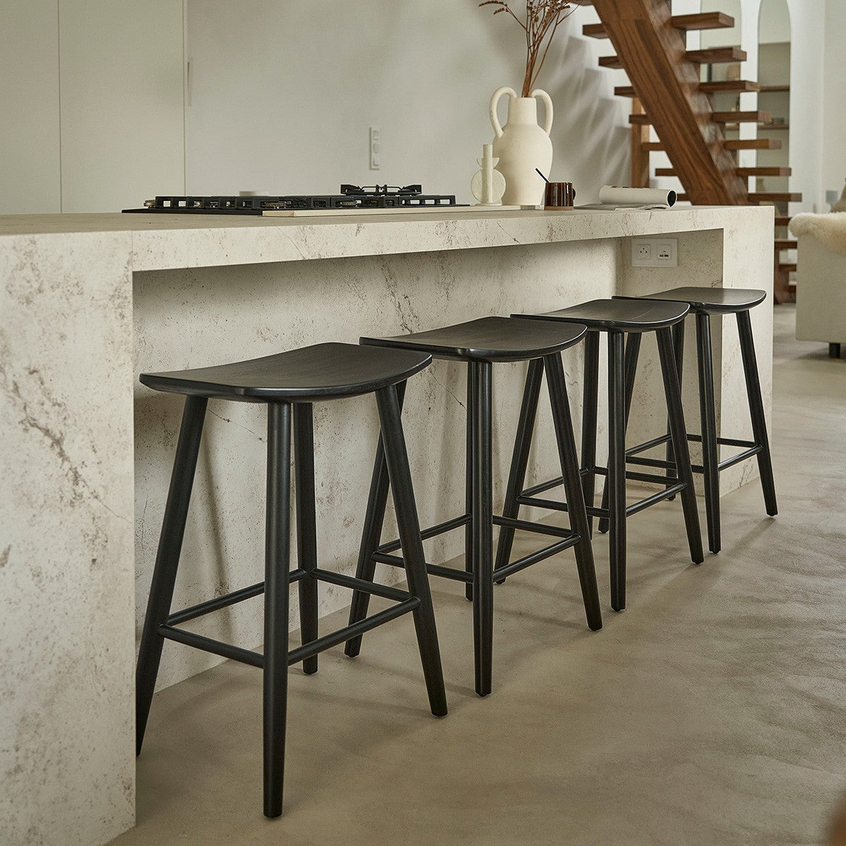 AMBRE - Set aus 2 Hockern aus massivem Teakholz schwarz 75 cm