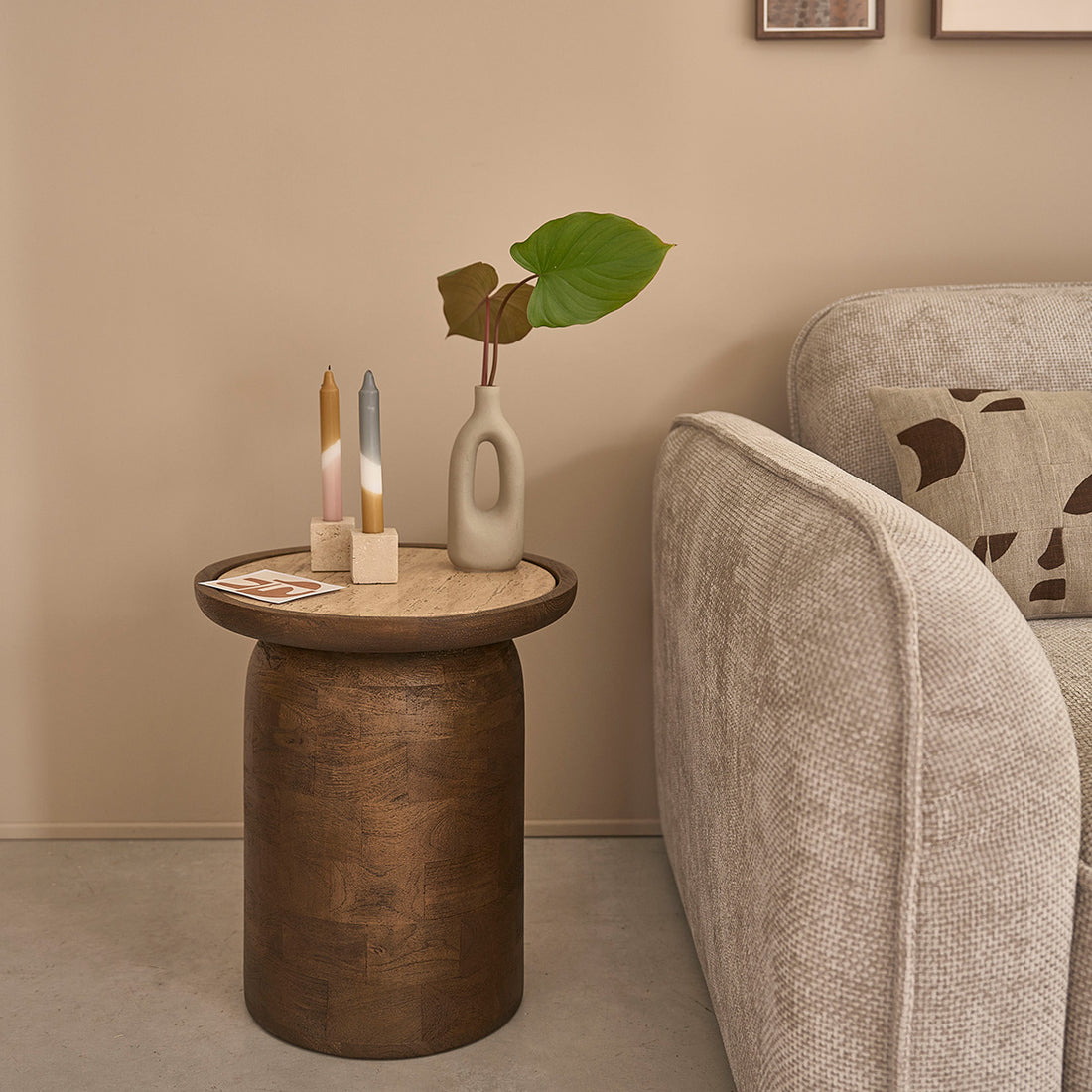 ELENA - Beistelltisch aus Mangoholz und Travertin, rund