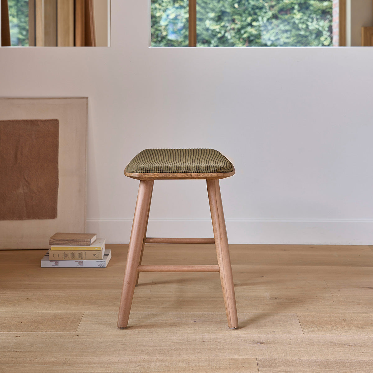 AMBRE - Lot de 2 tabourets en bois de teck assise velours côtelé 45 cm